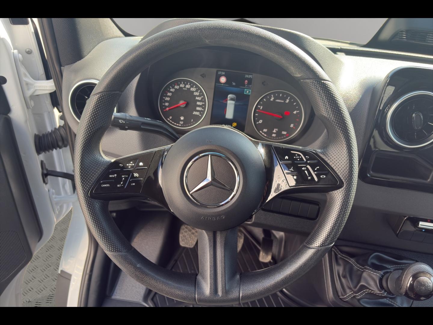 Image MERCEDES-BENZ Sprinter CCb 317 CDI 37 Double Cabine 3T5 Pro
