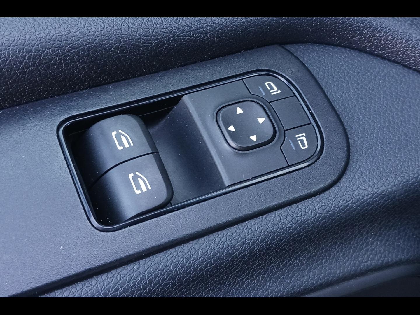 Image MERCEDES-BENZ Sprinter Fg 515 CDI 43 3T5 Base 9G-Tronic