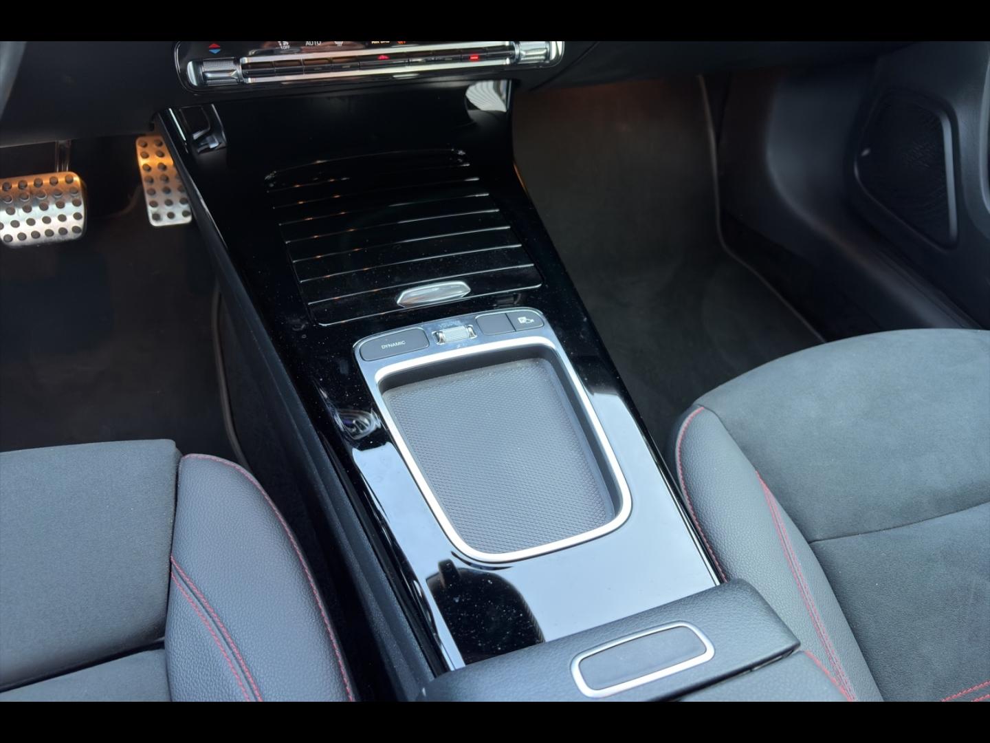 Image MERCEDES-BENZ Classe A 180 d 116ch AMG Line 8G-DCT