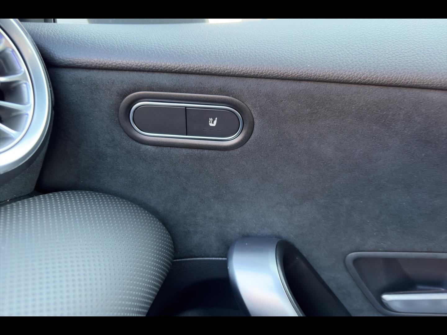 Image MERCEDES-BENZ Classe A 180 d 116ch AMG Line 8G-DCT