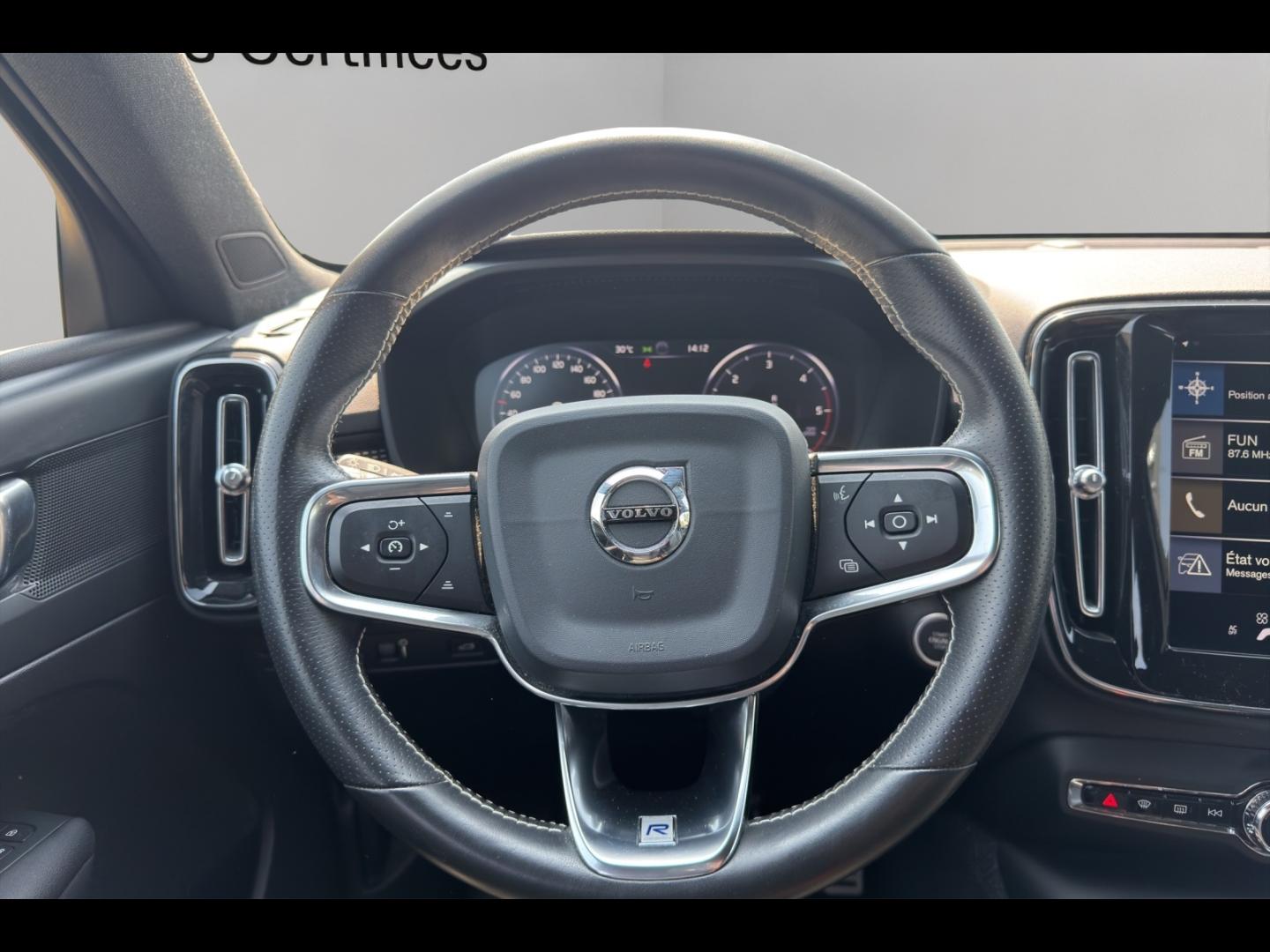 Image VOLVO XC40 D3 AdBlue 150ch R-Design Geartronic 8