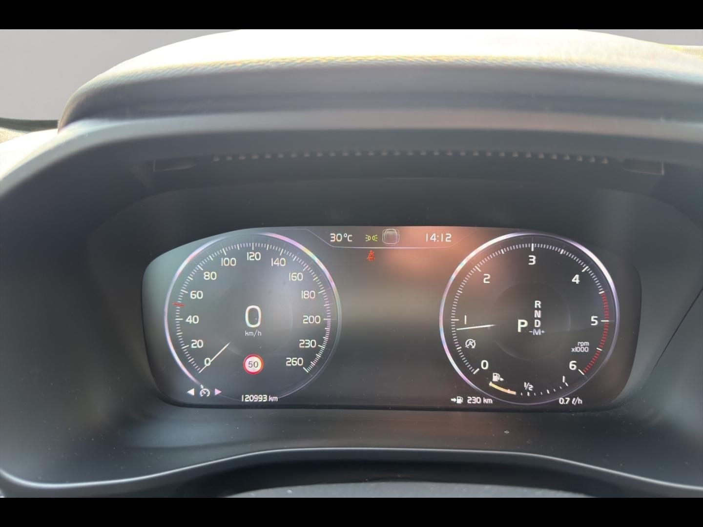 Image VOLVO XC40 D3 AdBlue 150ch R-Design Geartronic 8