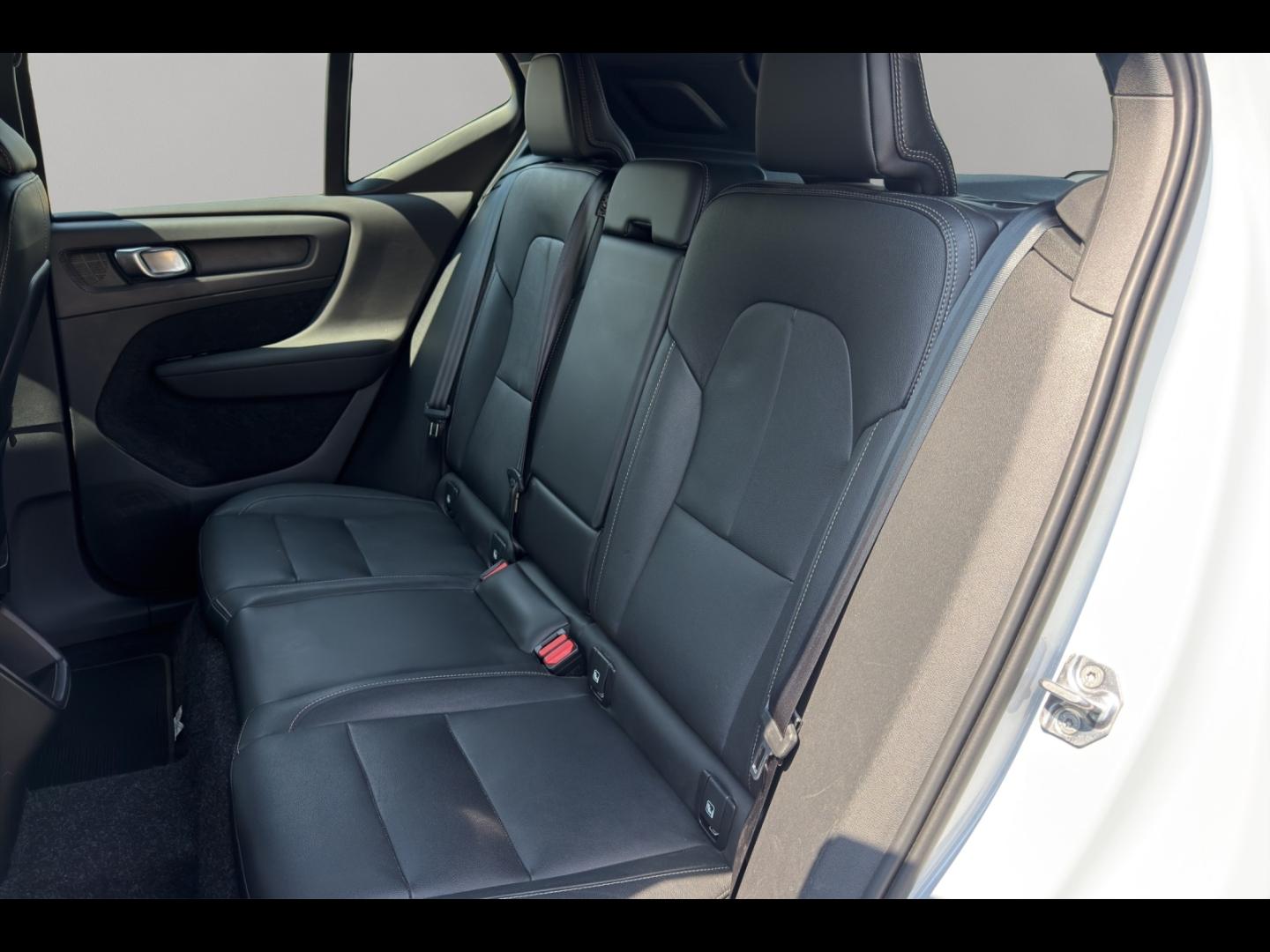Image VOLVO XC40 D3 AdBlue 150ch R-Design Geartronic 8