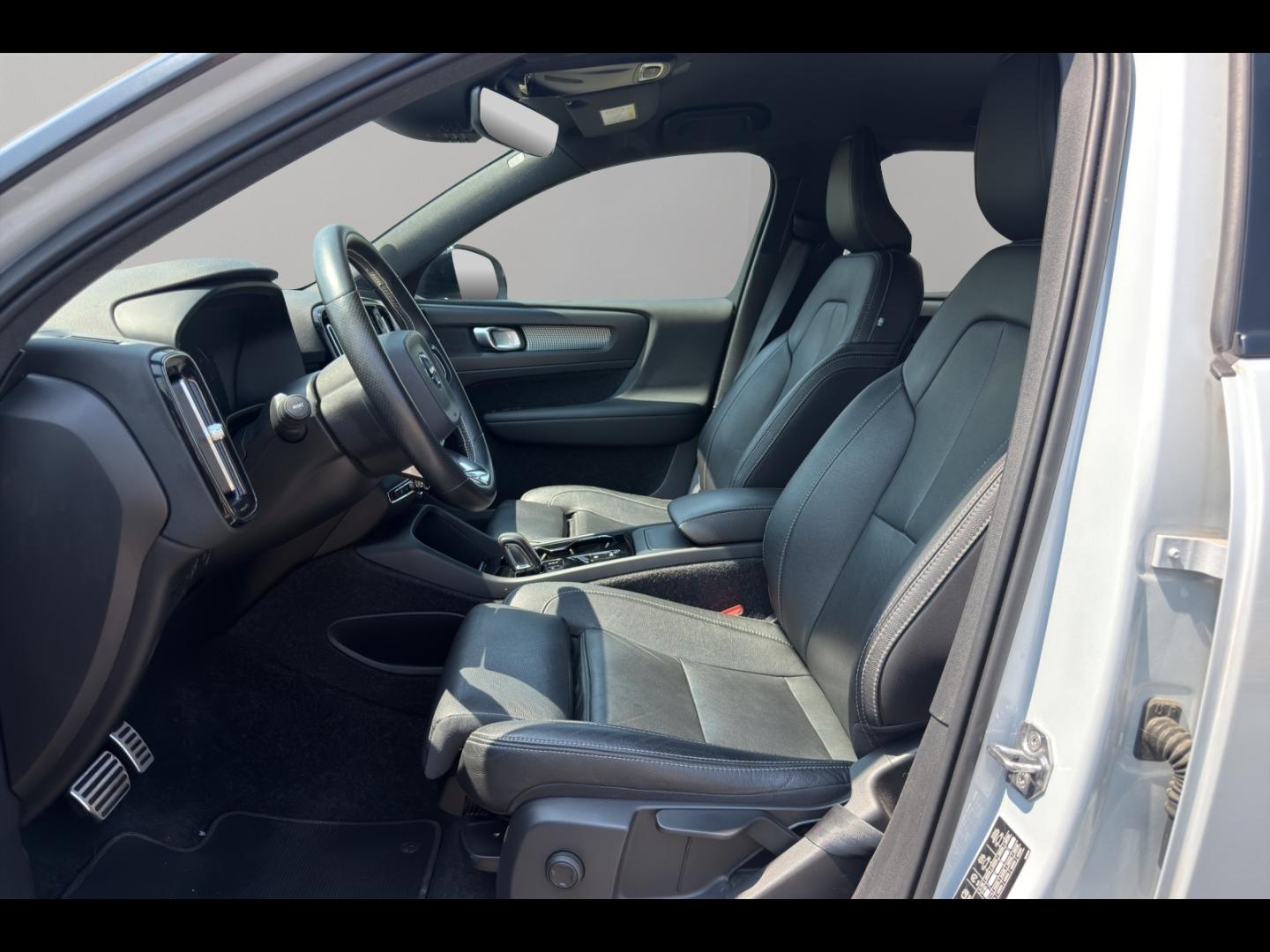 Image VOLVO XC40 D3 AdBlue 150ch R-Design Geartronic 8