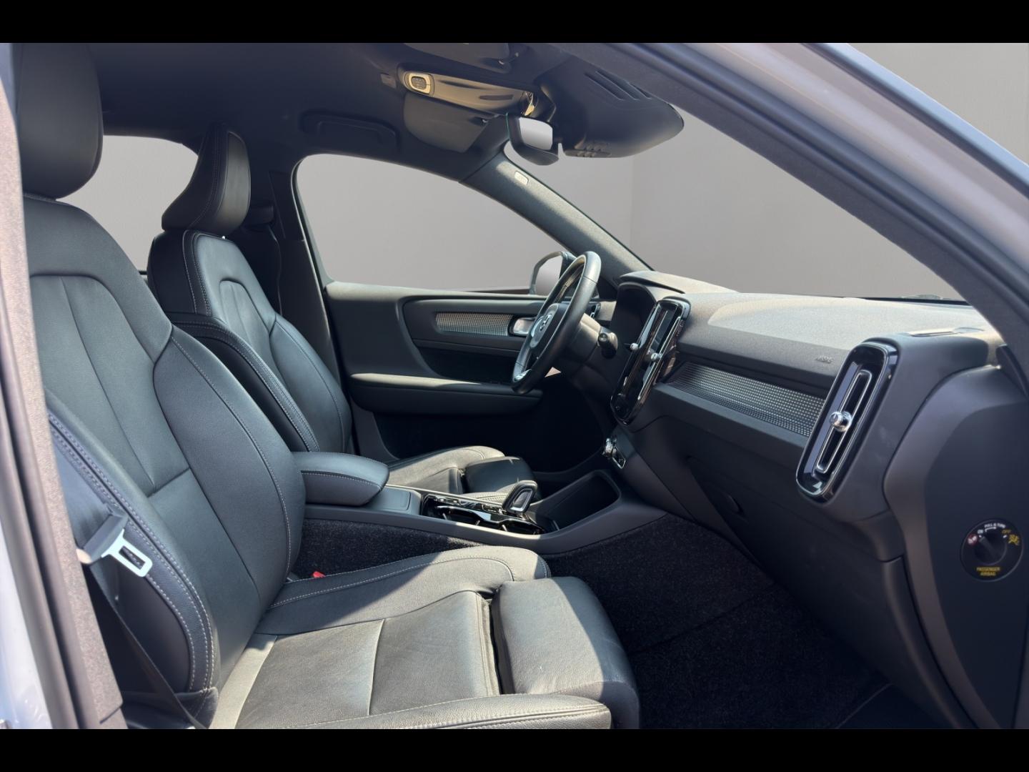 Image VOLVO XC40 D3 AdBlue 150ch R-Design Geartronic 8