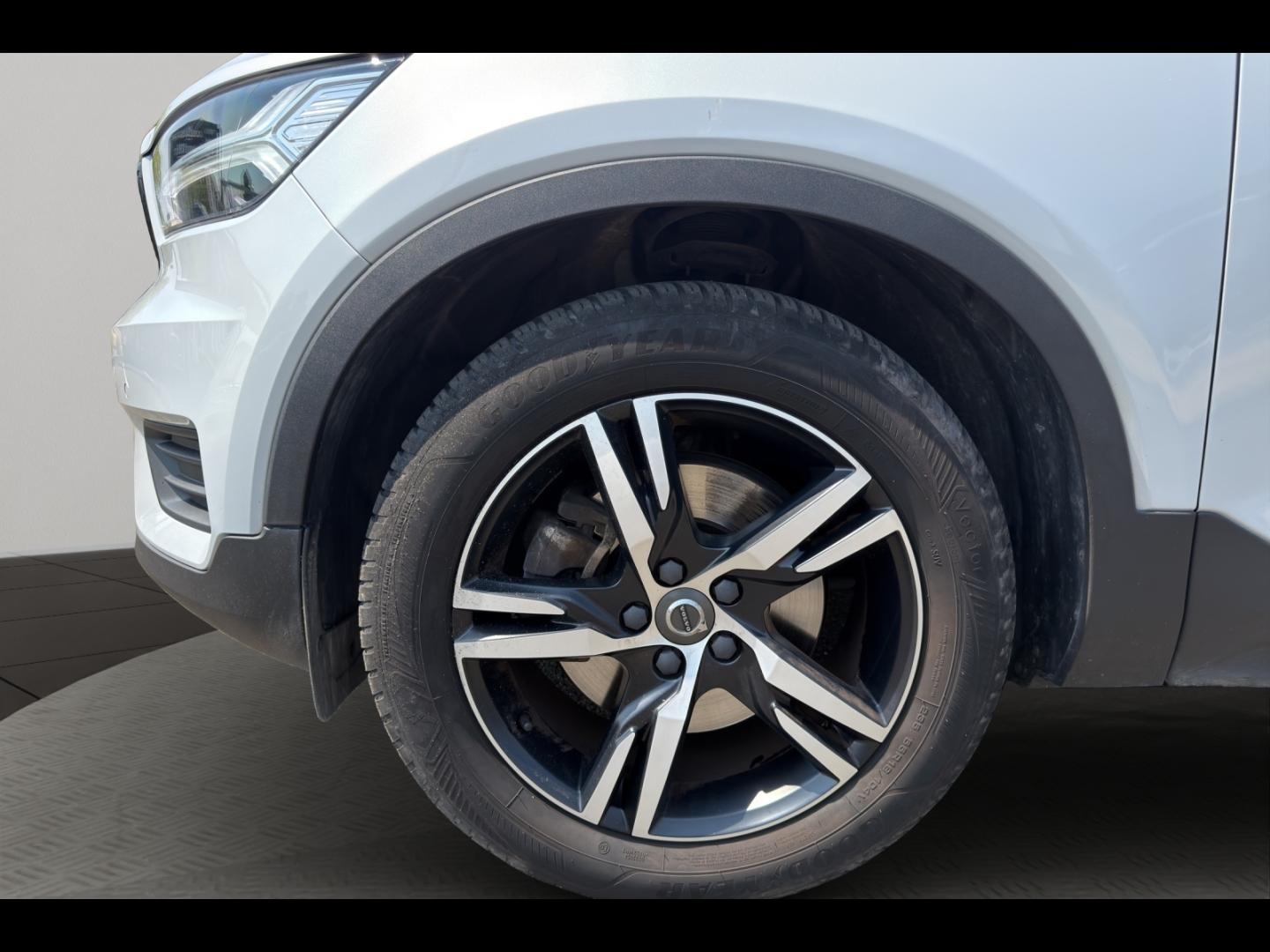 Image VOLVO XC40 D3 AdBlue 150ch R-Design Geartronic 8