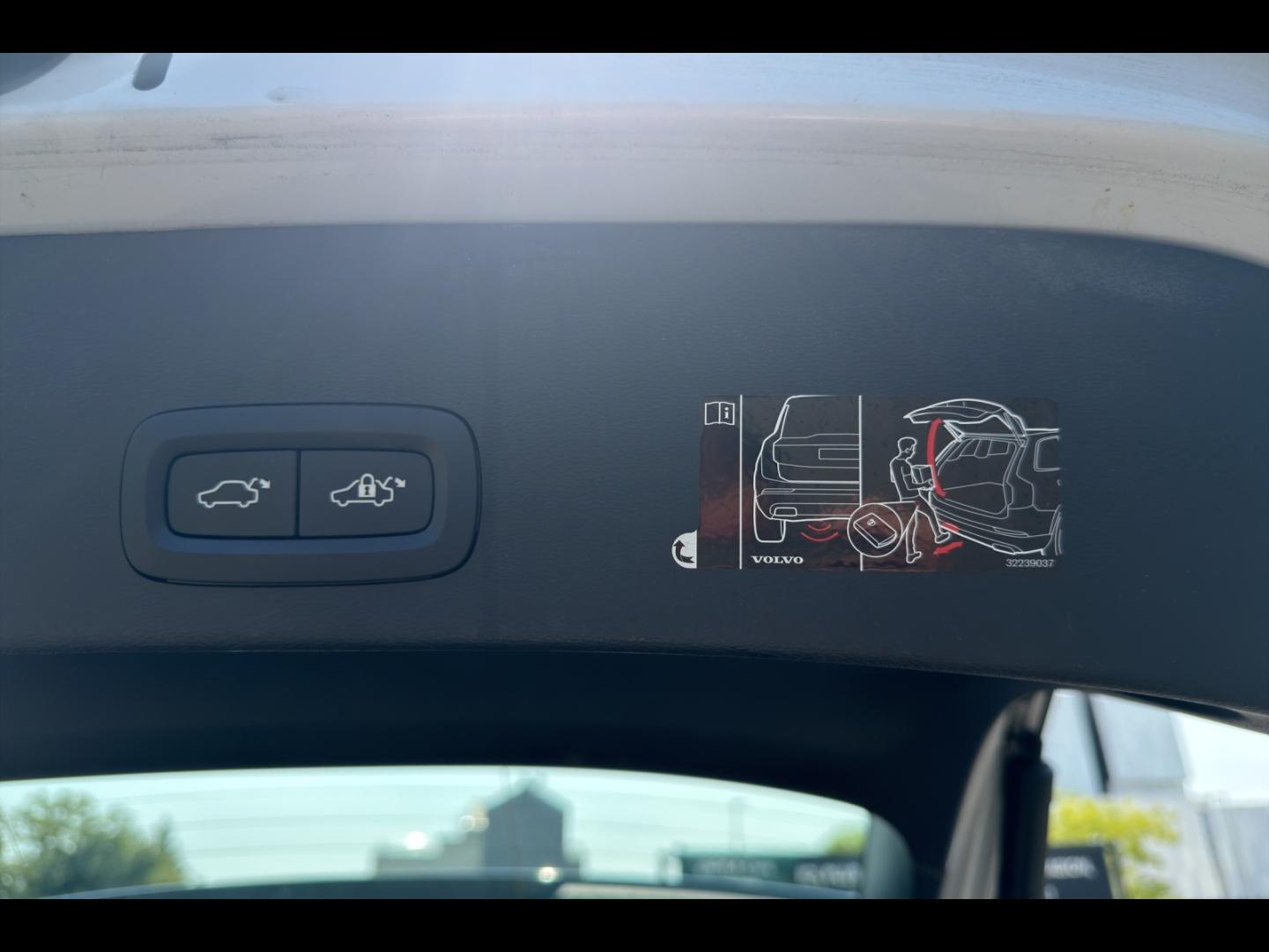 Image VOLVO XC40 D3 AdBlue 150ch R-Design Geartronic 8