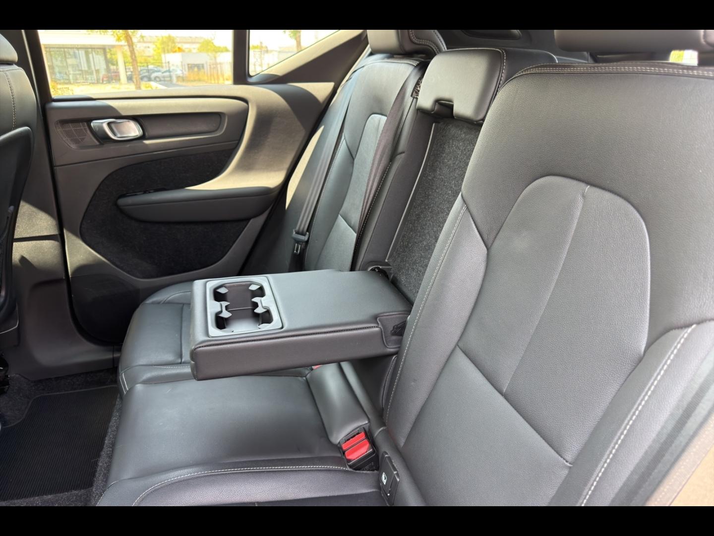 Image VOLVO XC40 D3 AdBlue 150ch R-Design Geartronic 8