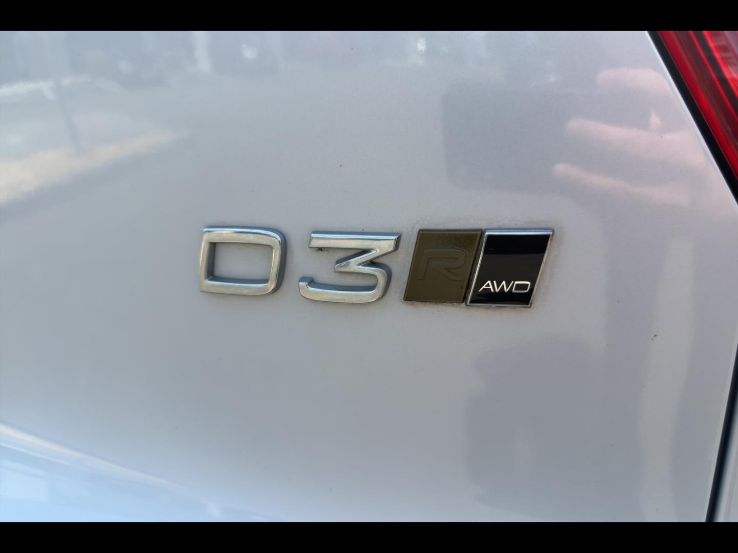 Image VOLVO XC40 D3 AdBlue 150ch R-Design Geartronic 8
