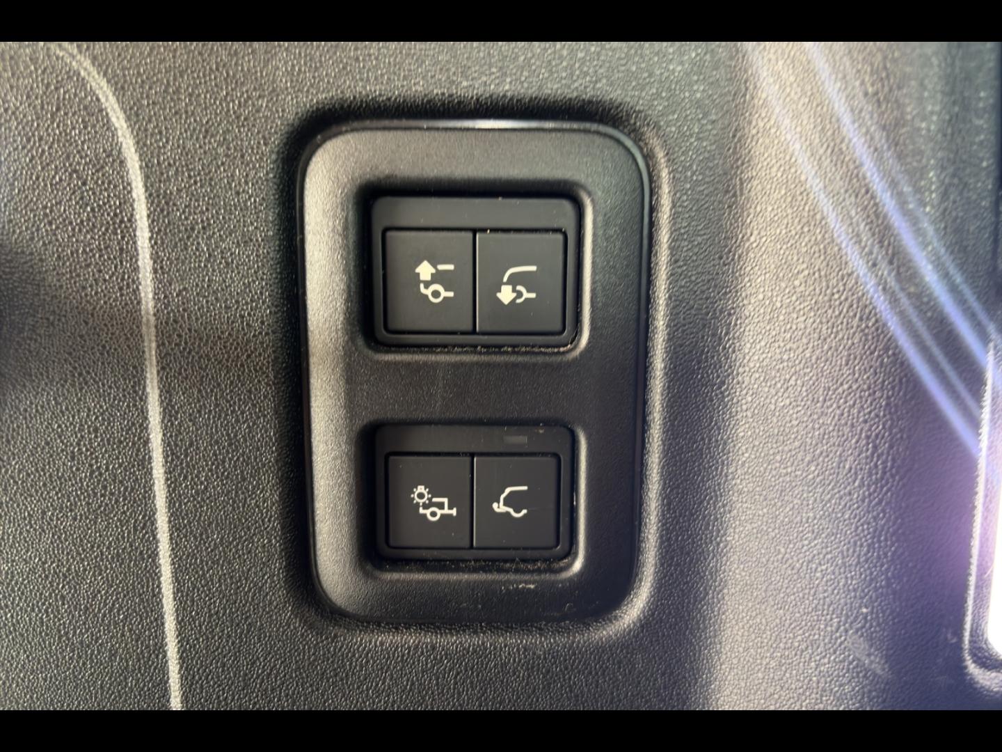 Image LAND-ROVER Defender 110 2.0 P300e X-Dynamic HSE