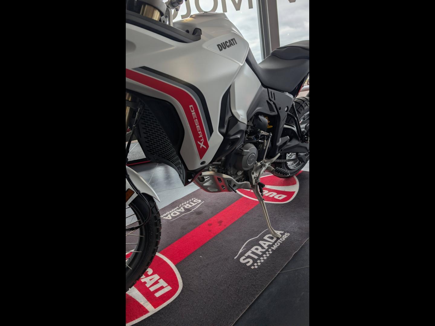 Image DUCATI Desert X MATT STAR WHITE SILK