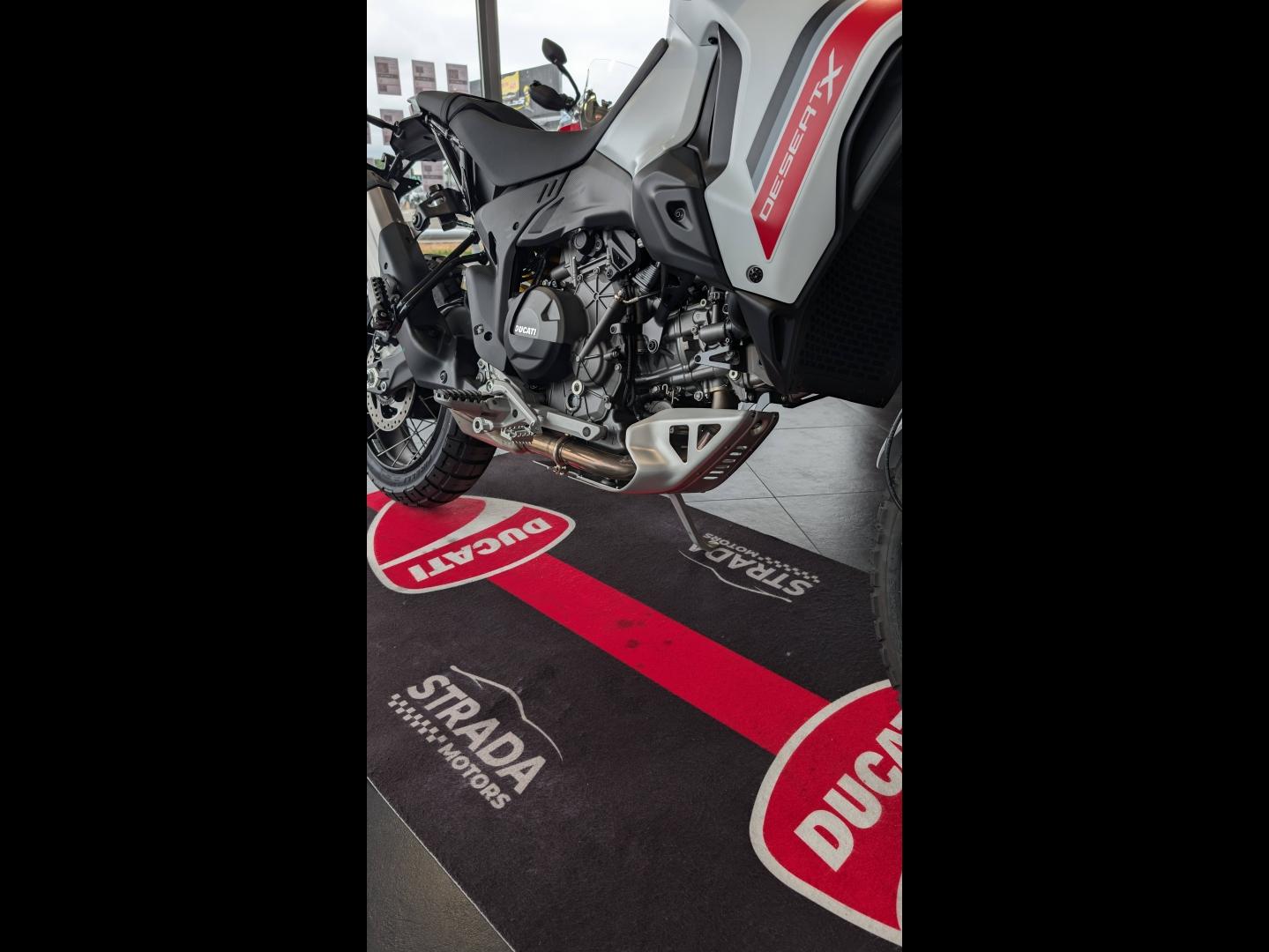 Image DUCATI Desert X MATT STAR WHITE SILK