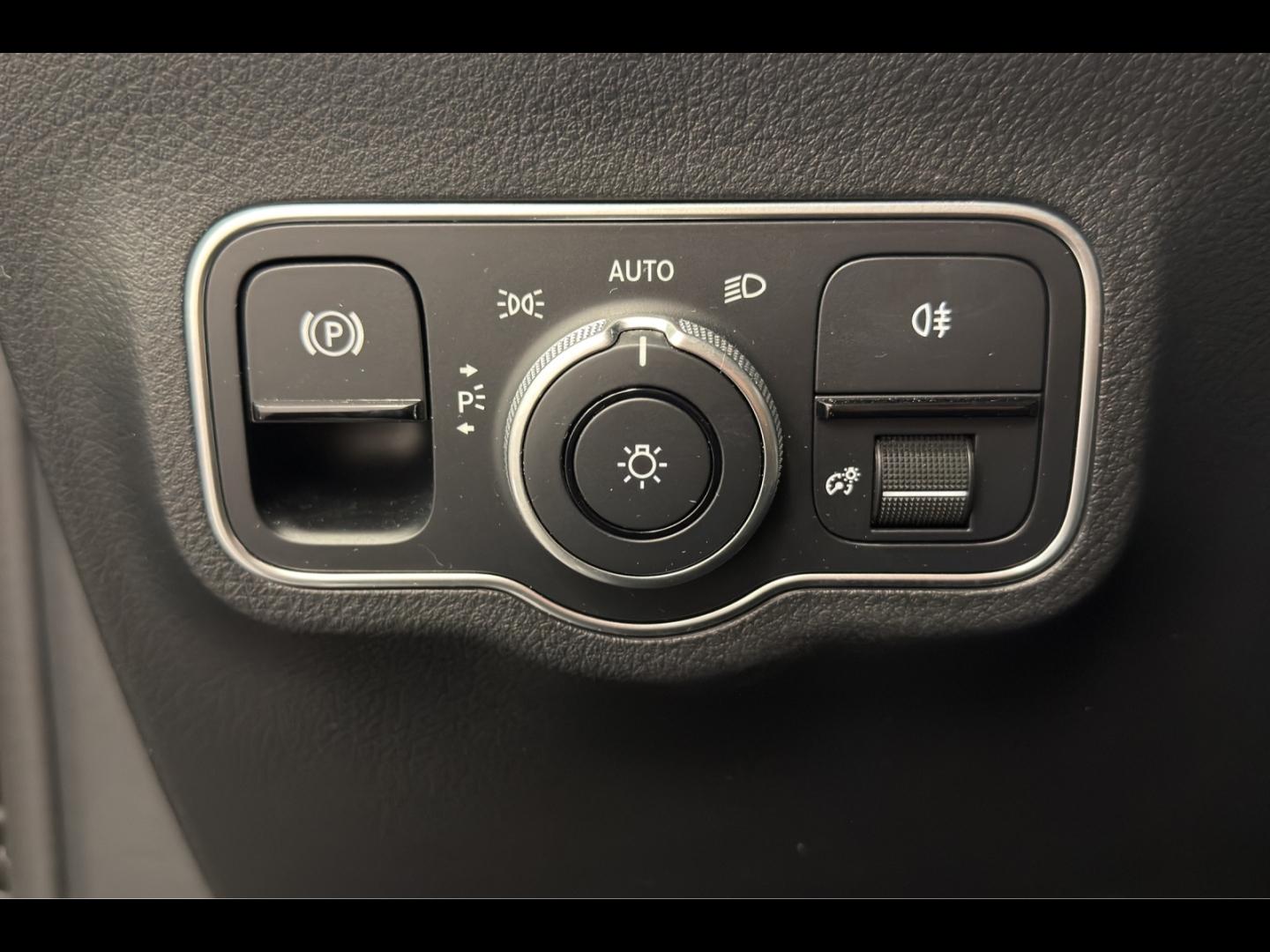 Image MERCEDES-BENZ GLA 200 d 150ch Progressive Line 8G-DCT 4Matic