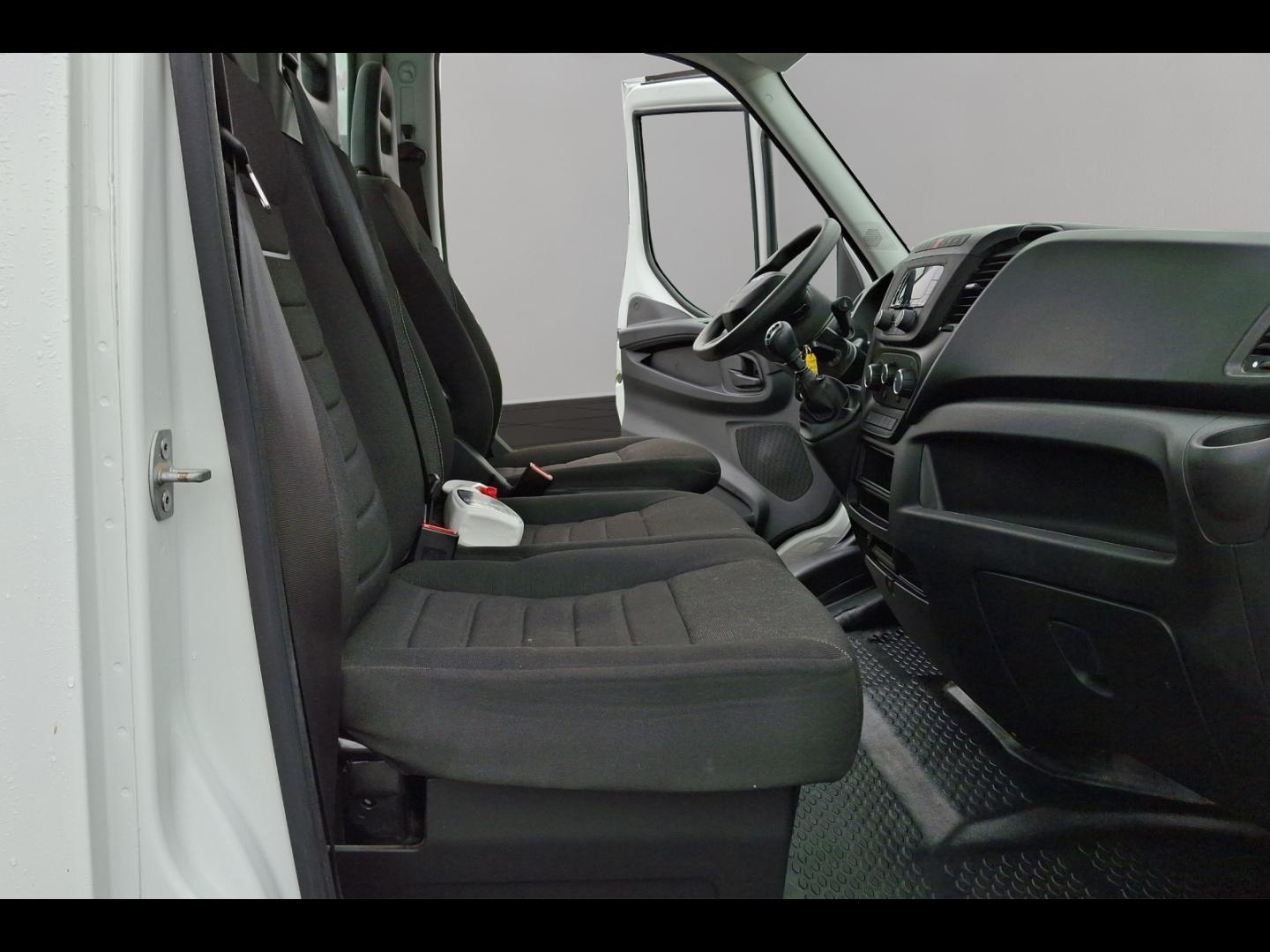 Image IVECO Daily CCb 35C16H empattement 3450 3.0 BENNE
