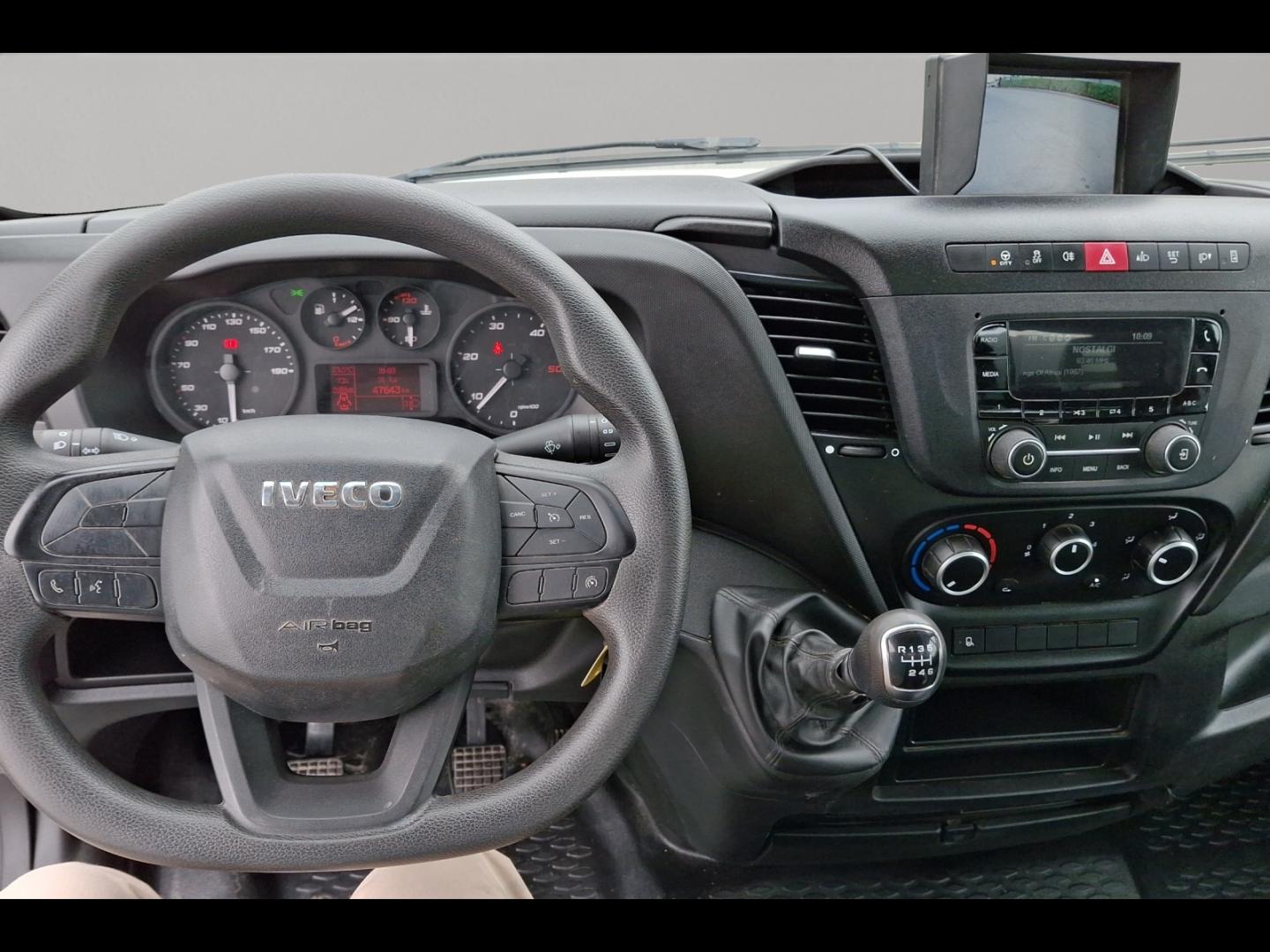 Image IVECO Daily CCb 35C16H empattement 3750 3.0 BENNE et COFFRE
