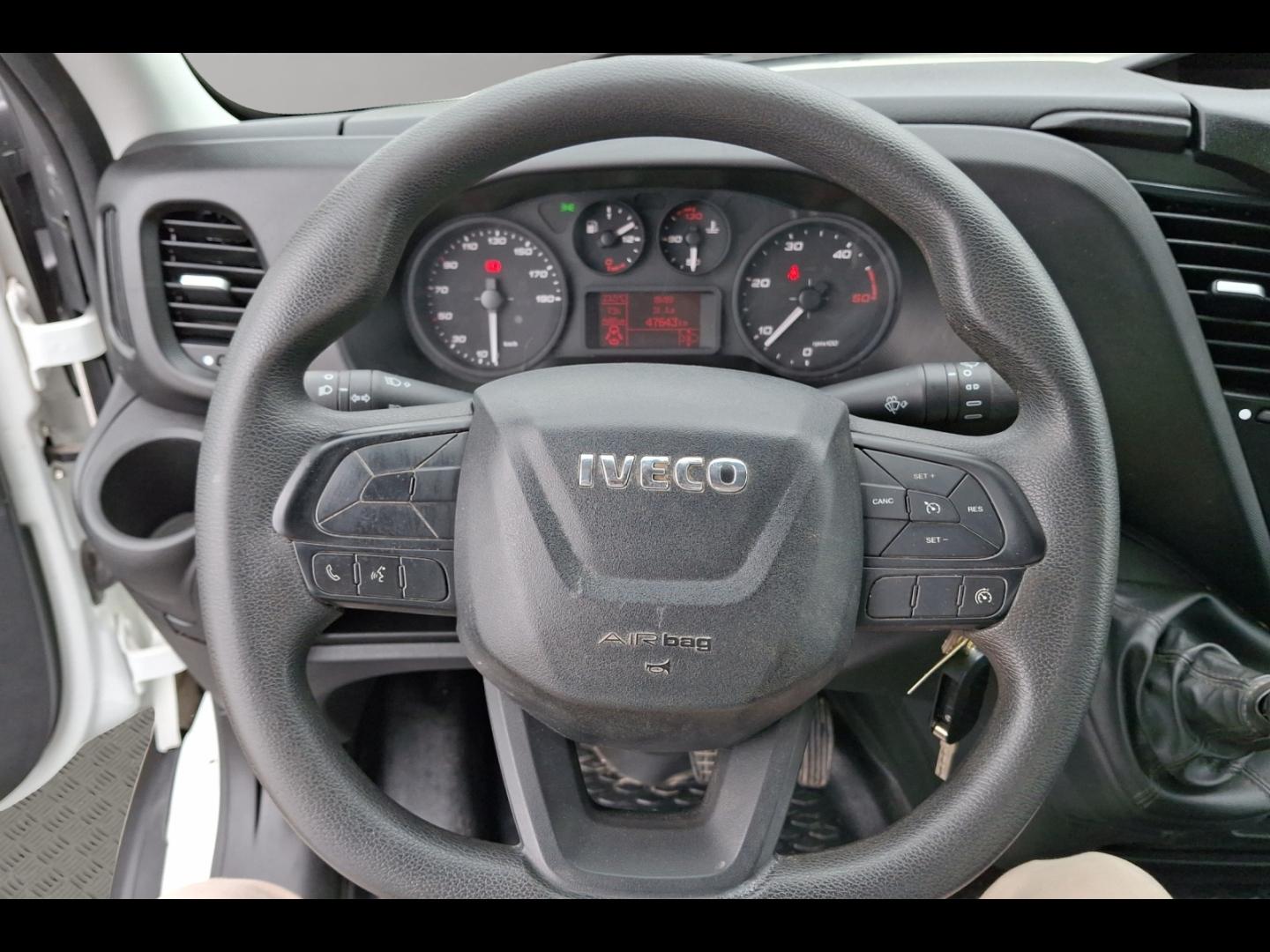 Image IVECO Daily CCb 35C16H empattement 3750 3.0 BENNE et COFFRE