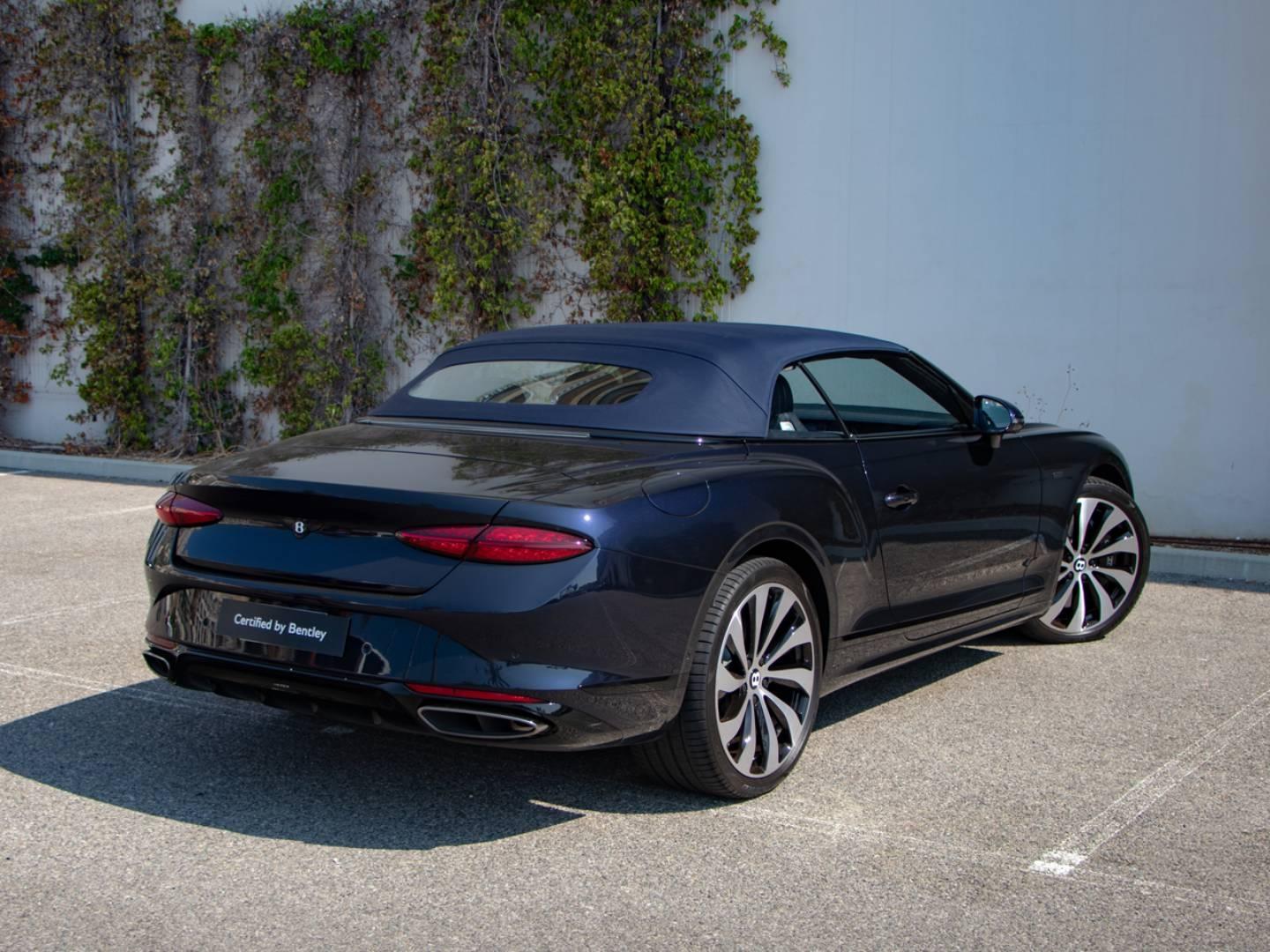 Image BENTLEY CONTINENTAL GTC Black Edition V8 Hybrid 680ch