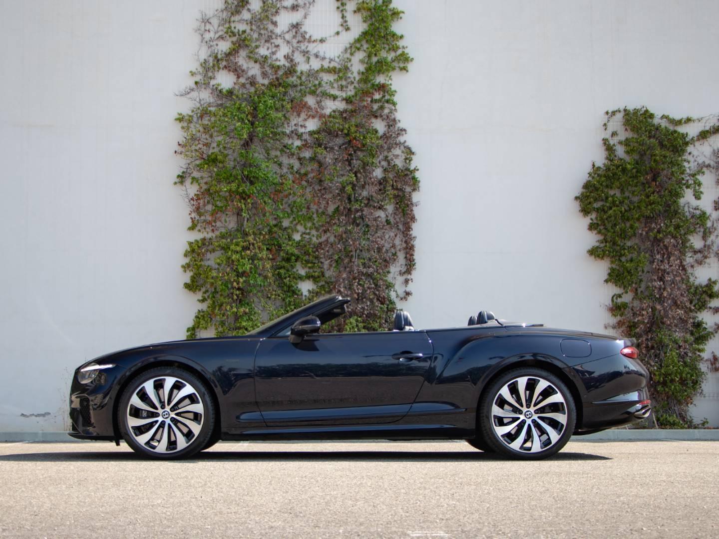 Image BENTLEY CONTINENTAL GTC Black Edition V8 Hybrid 680ch