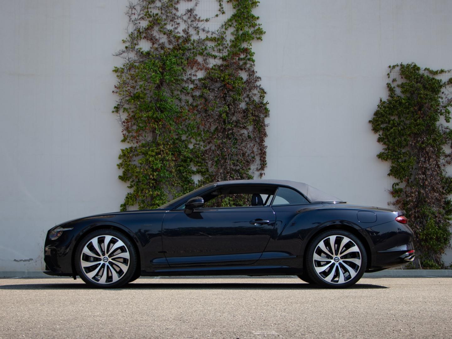 Image BENTLEY CONTINENTAL GTC Black Edition V8 Hybrid 680ch