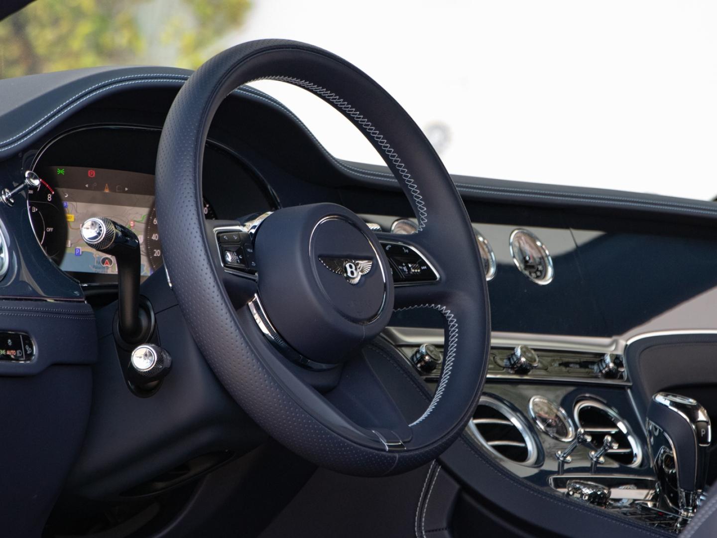 Image BENTLEY CONTINENTAL GTC Black Edition V8 Hybrid 680ch