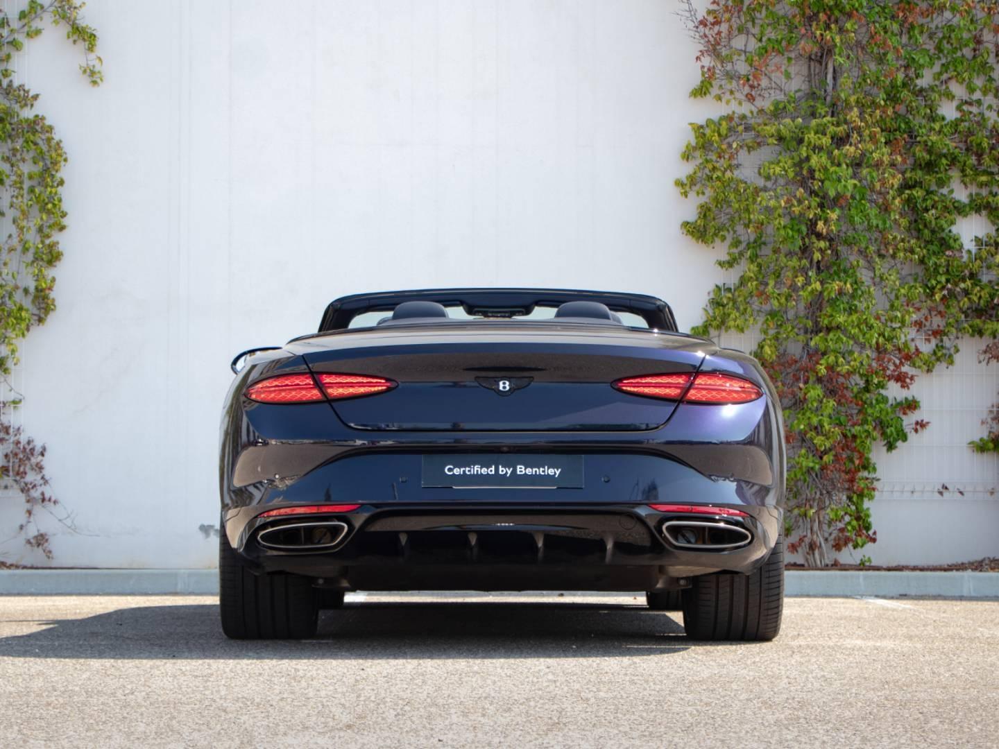Image BENTLEY CONTINENTAL GTC Black Edition V8 Hybrid 680ch