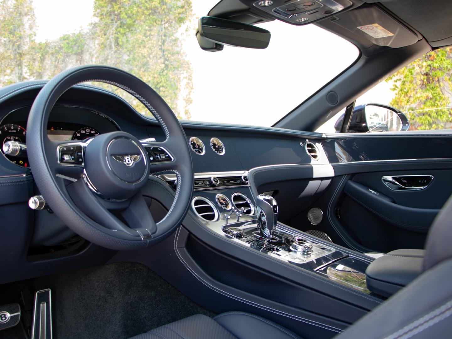 Image BENTLEY CONTINENTAL GTC Black Edition V8 Hybrid 680ch