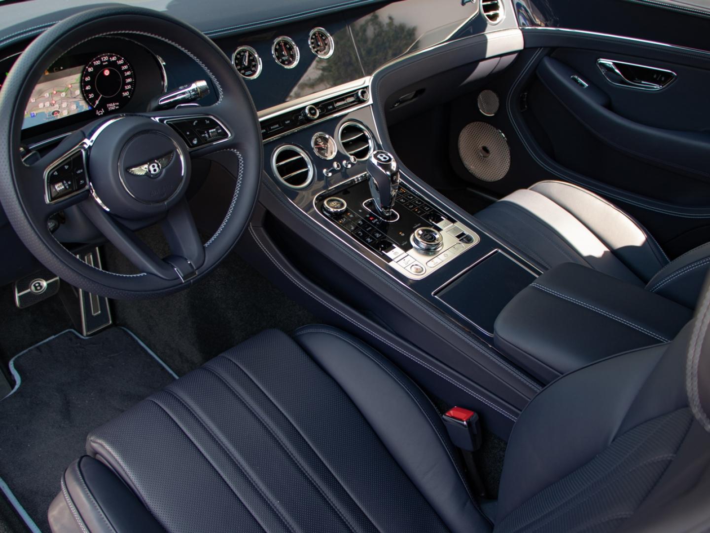 Image BENTLEY CONTINENTAL GTC Black Edition V8 Hybrid 680ch