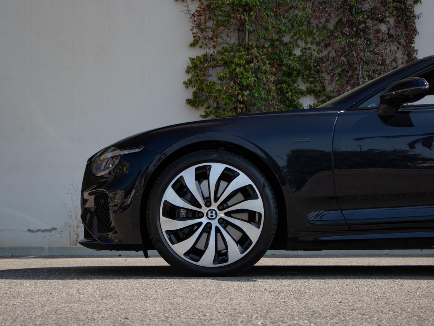 Image BENTLEY CONTINENTAL GTC Black Edition V8 Hybrid 680ch