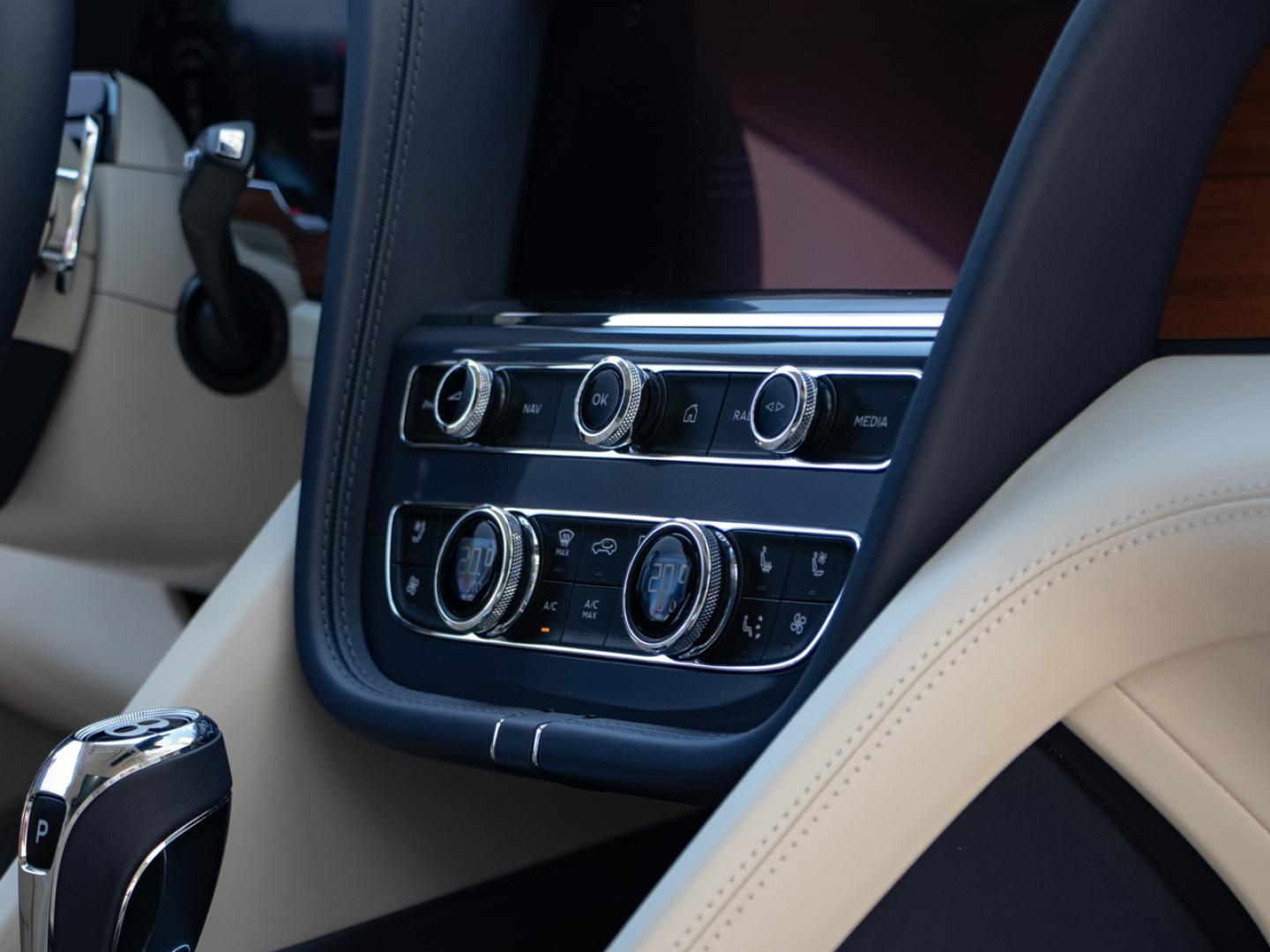 Image BENTLEY BENTAYGA EWB Atelier V8 4.0 550ch