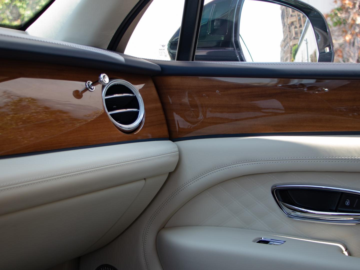 Image BENTLEY BENTAYGA EWB Atelier V8 4.0 550ch
