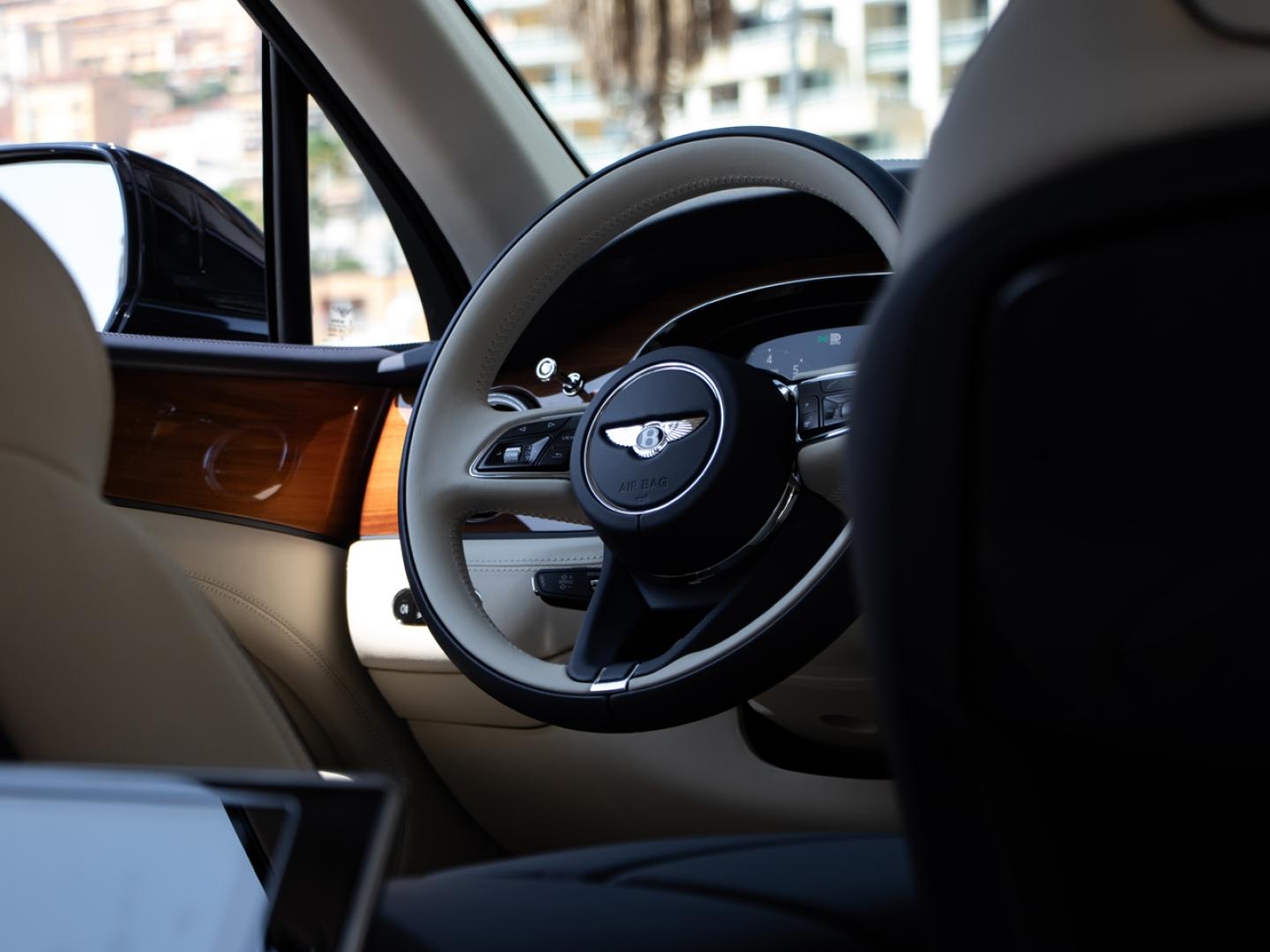 Image BENTLEY BENTAYGA EWB Atelier V8 4.0 550ch