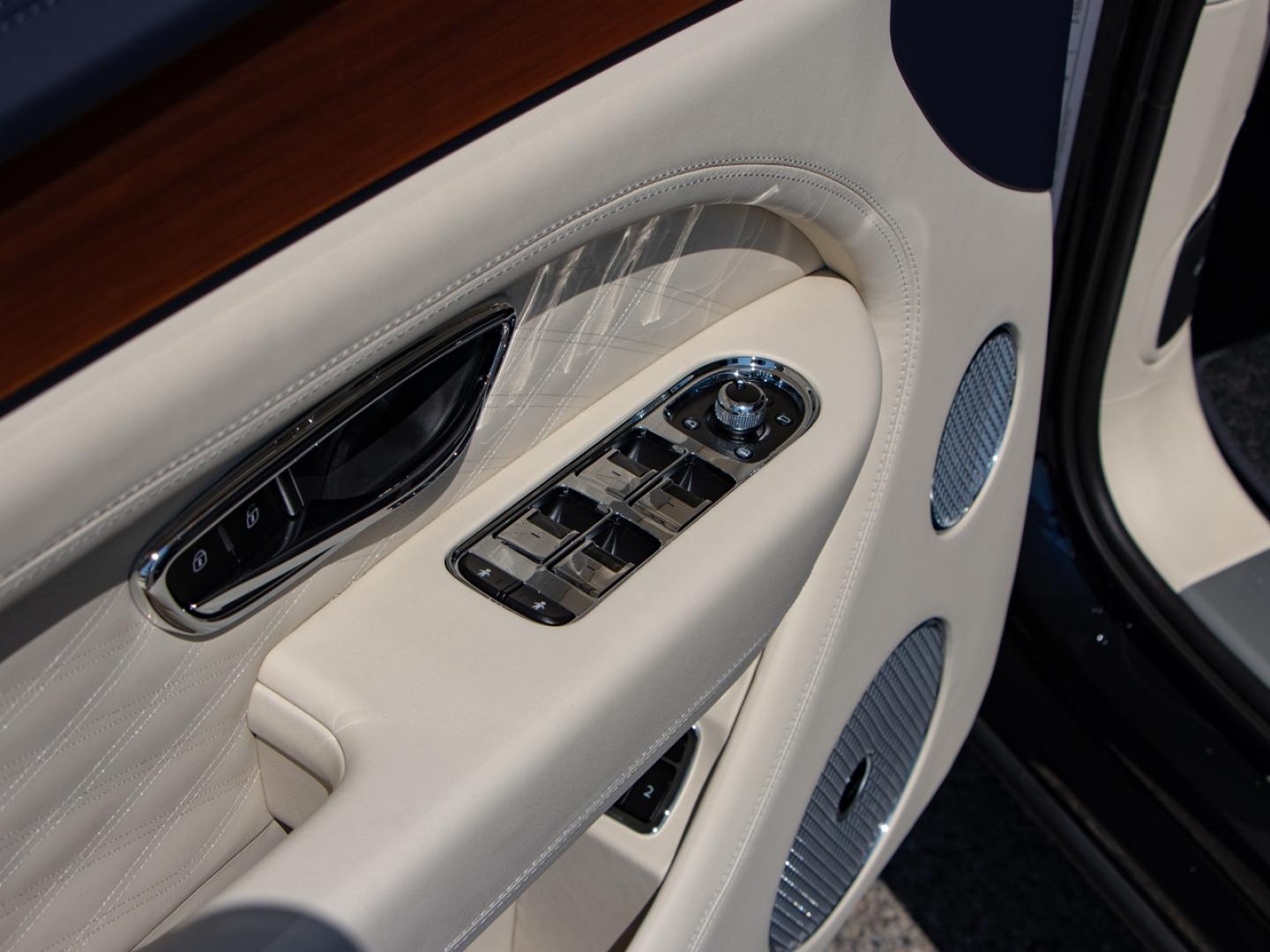 Image BENTLEY BENTAYGA EWB Atelier V8 4.0 550ch