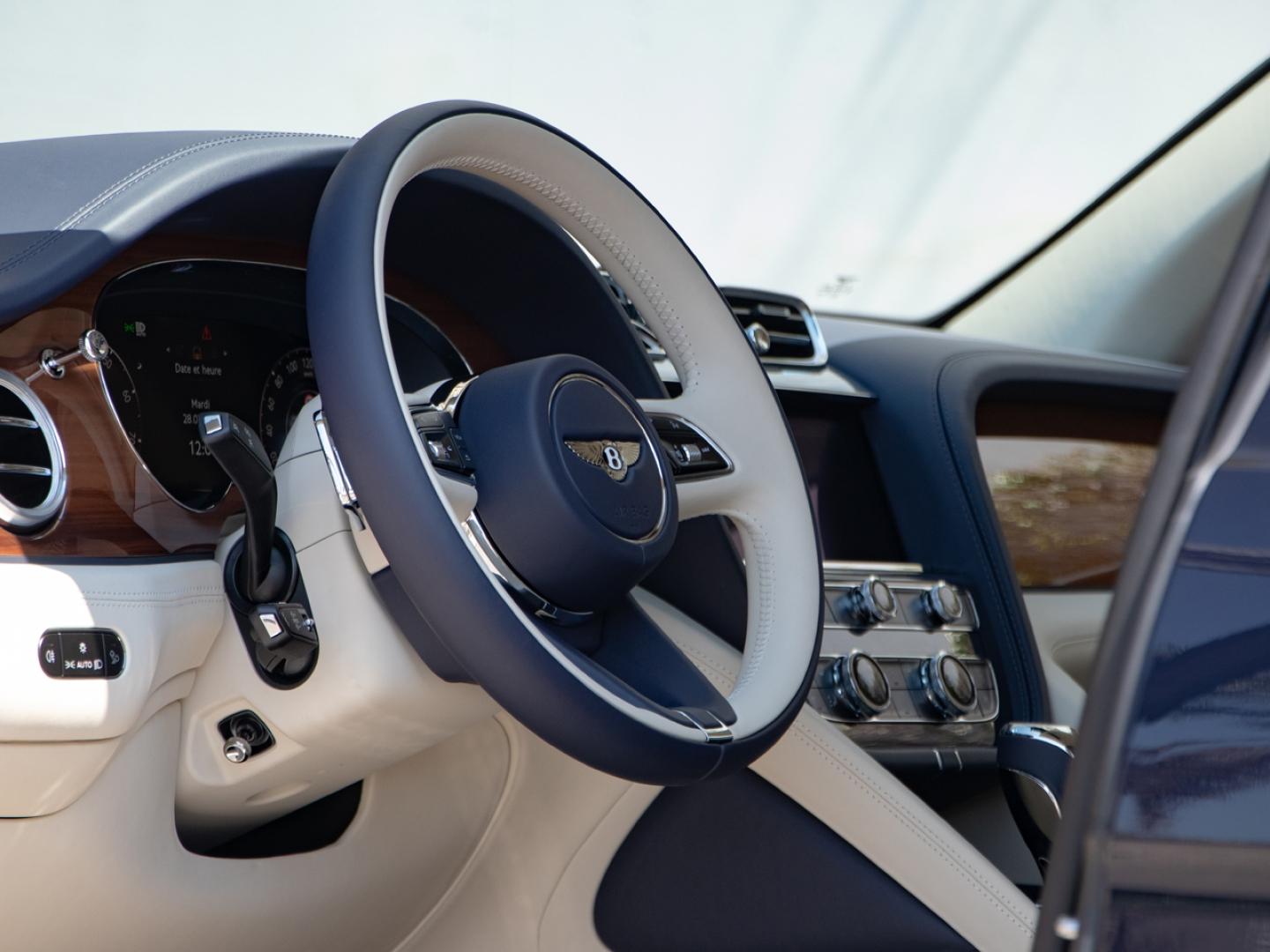 Image BENTLEY BENTAYGA EWB Atelier V8 4.0 550ch