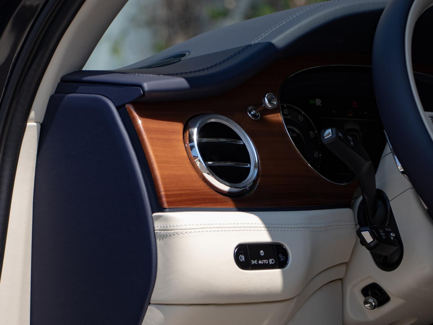 Image BENTLEY BENTAYGA EWB Atelier V8 4.0 550ch