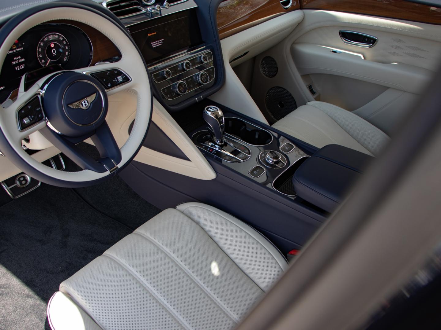 Image BENTLEY BENTAYGA EWB Atelier V8 4.0 550ch