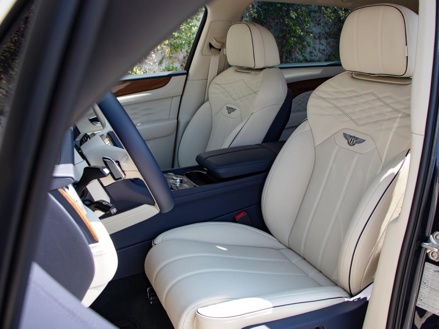 Image BENTLEY BENTAYGA EWB Atelier V8 4.0 550ch