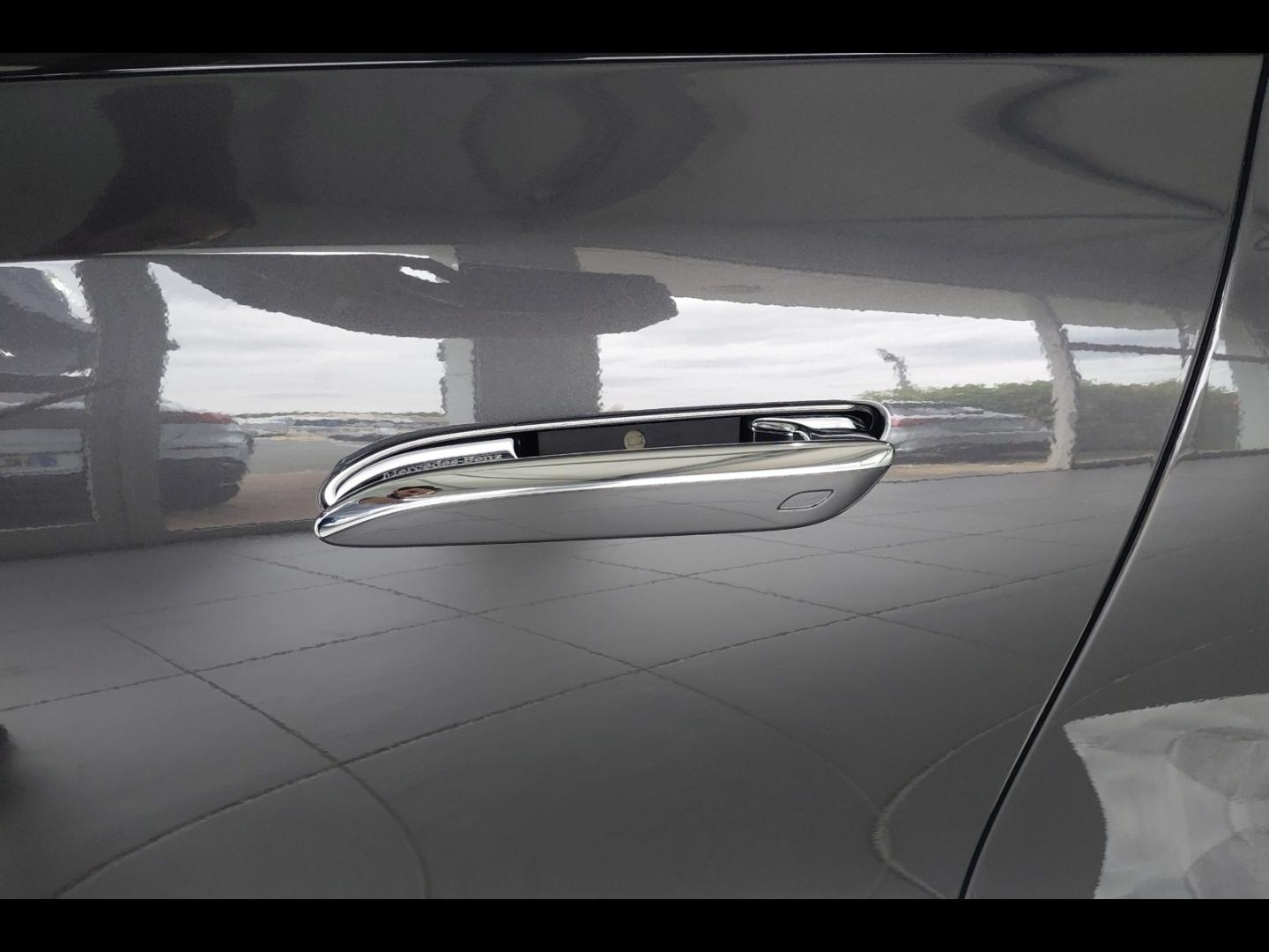 Image MERCEDES-BENZ Classe E 300 e Hybrid EQ 204+129ch AMG Line+ 9G-Tronic