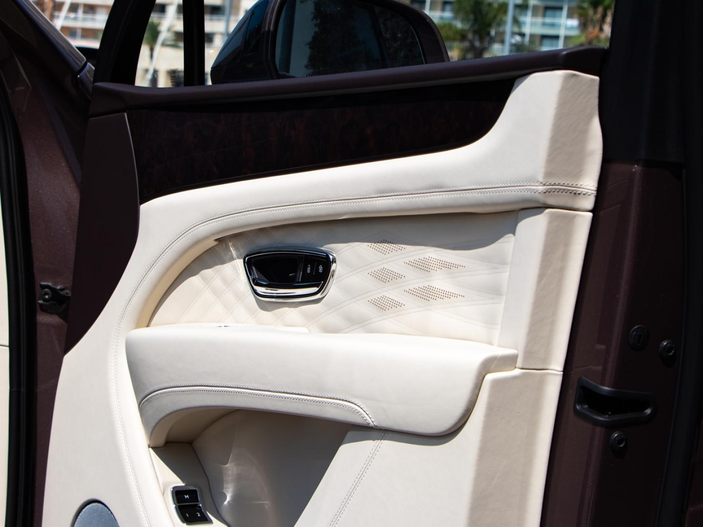 Image BENTLEY BENTAYGA Atelier V8 4.0 550ch