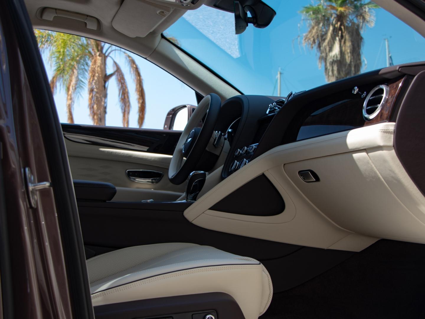 Image BENTLEY BENTAYGA Atelier V8 4.0 550ch