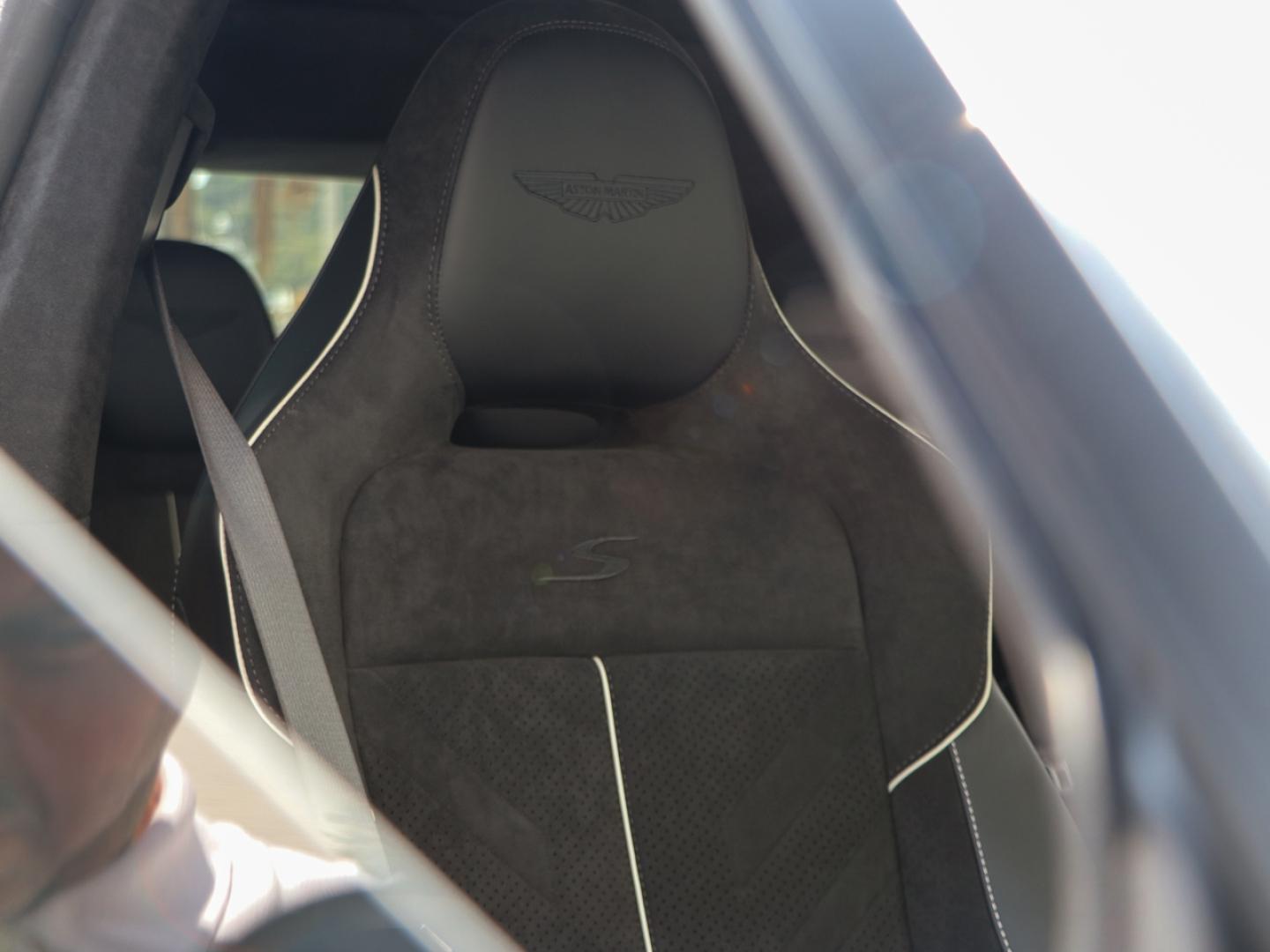Image ASTON MARTIN DBX 4.0 V8 biturbo 727ch S