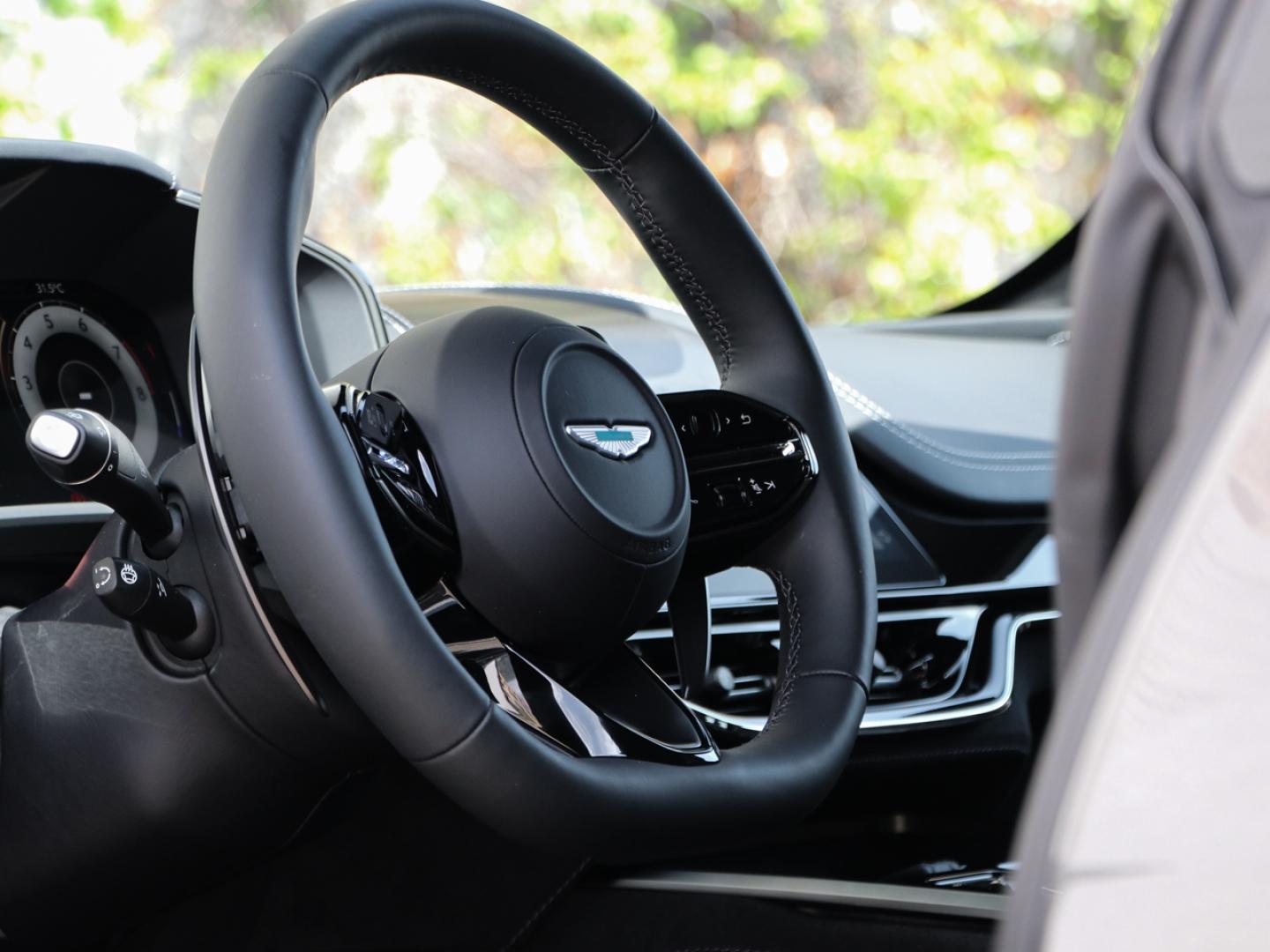 Image ASTON MARTIN DBX 4.0 V8 biturbo 727ch S