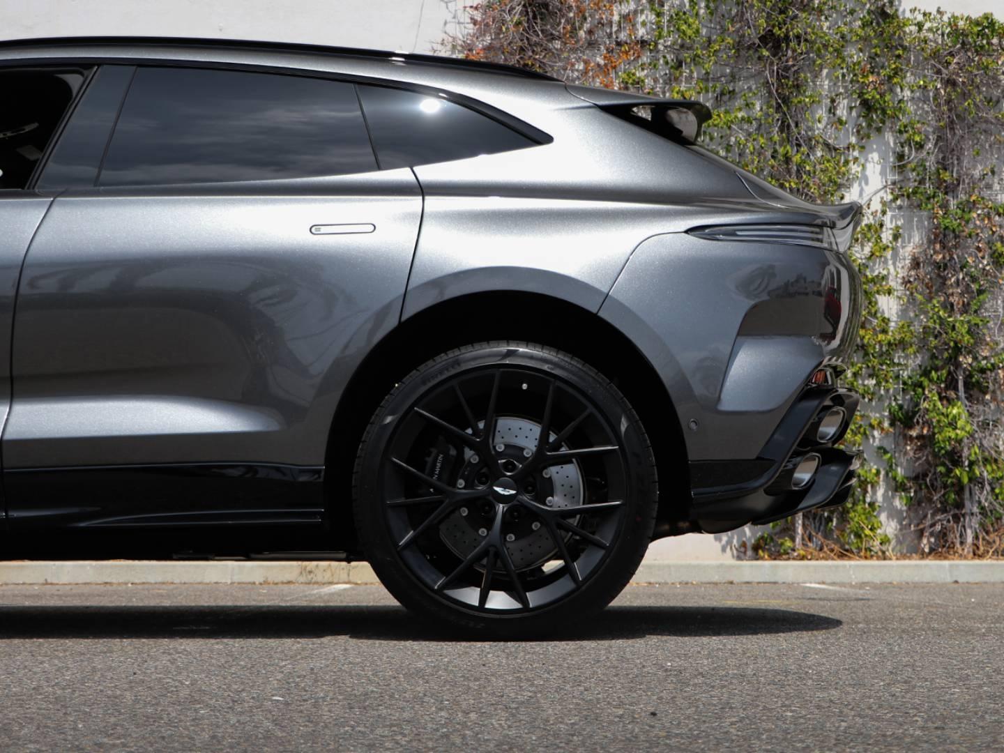 Image ASTON MARTIN DBX 4.0 V8 biturbo 727ch S