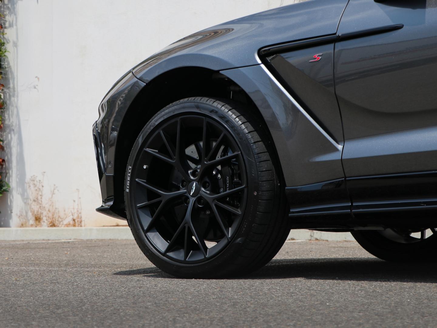 Image ASTON MARTIN DBX 4.0 V8 biturbo 727ch S