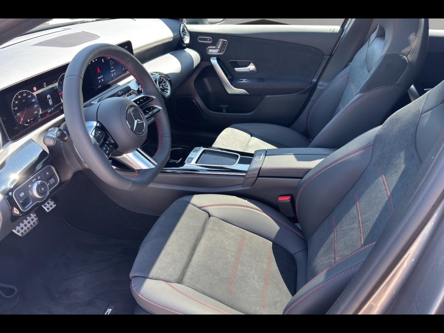 Image MERCEDES-BENZ Classe A 180 d 116ch AMG Line 8G-DCT