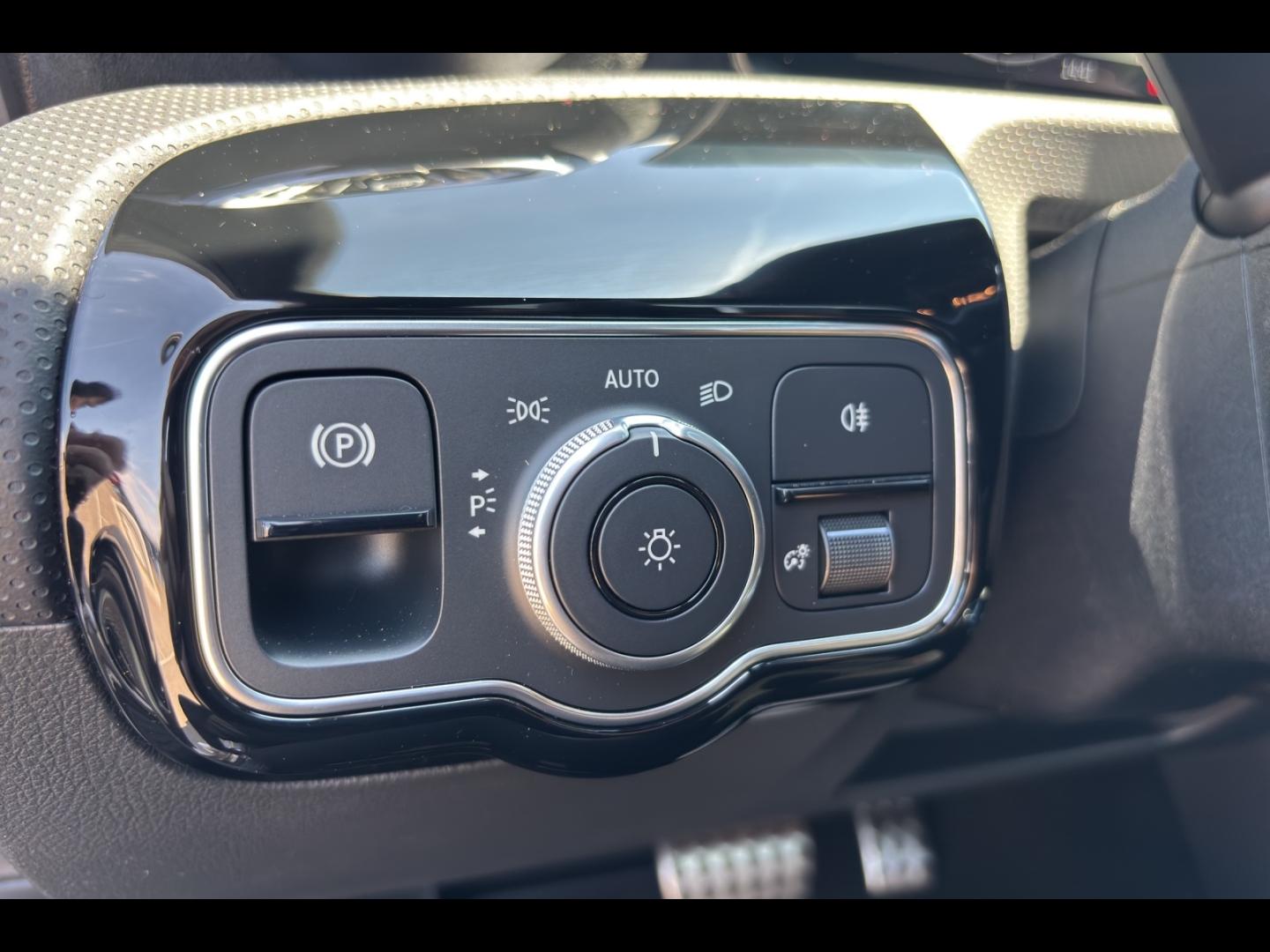 Image MERCEDES-BENZ Classe A 180 d 116ch AMG Line 8G-DCT