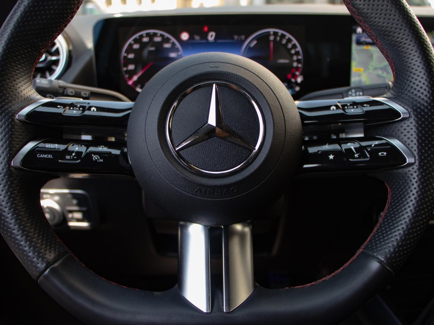 Image MERCEDES-BENZ GLA 250 e 218ch AMG Line 8G-DCT