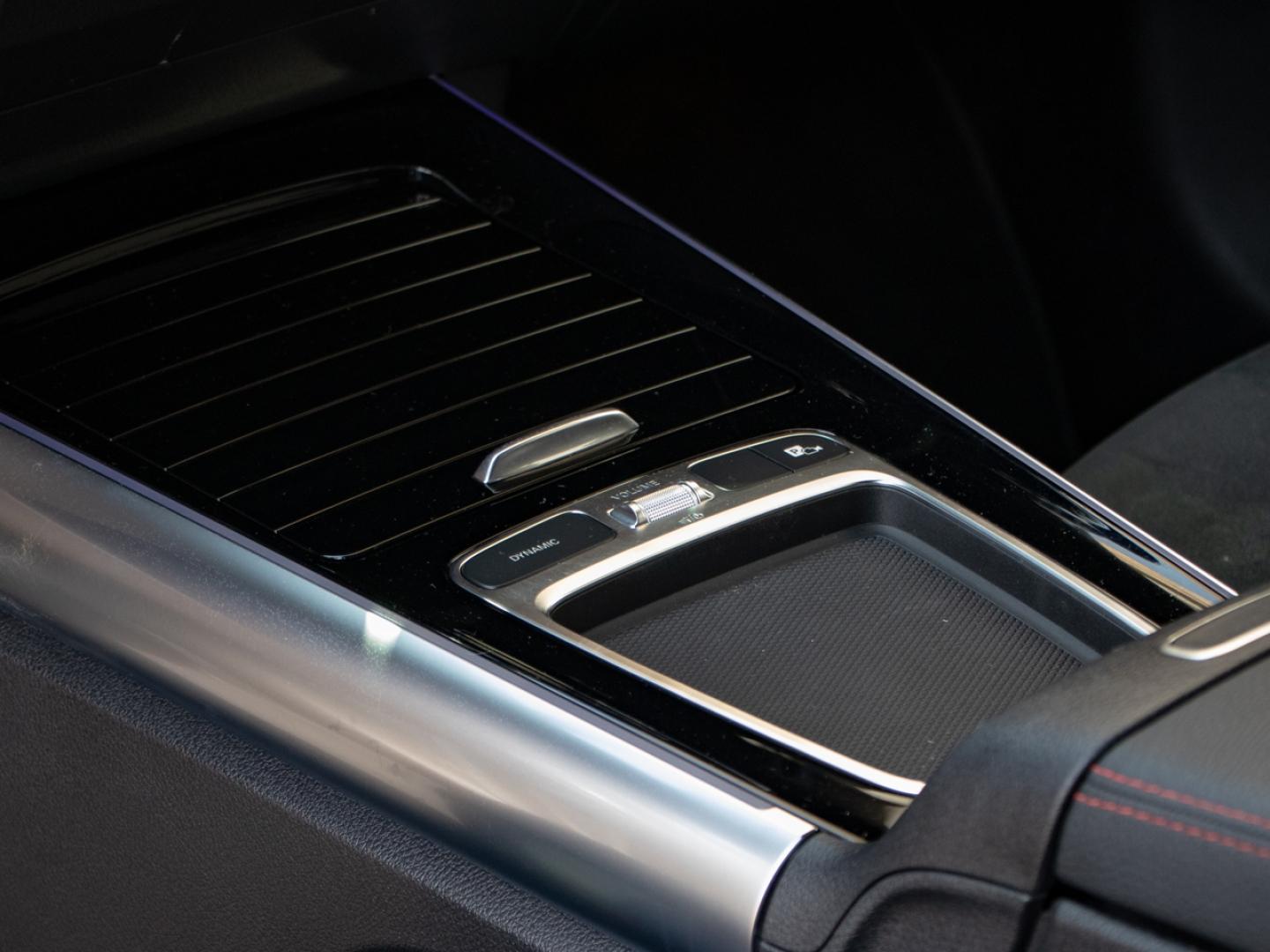 Image MERCEDES-BENZ GLA 250 e 218ch AMG Line 8G-DCT