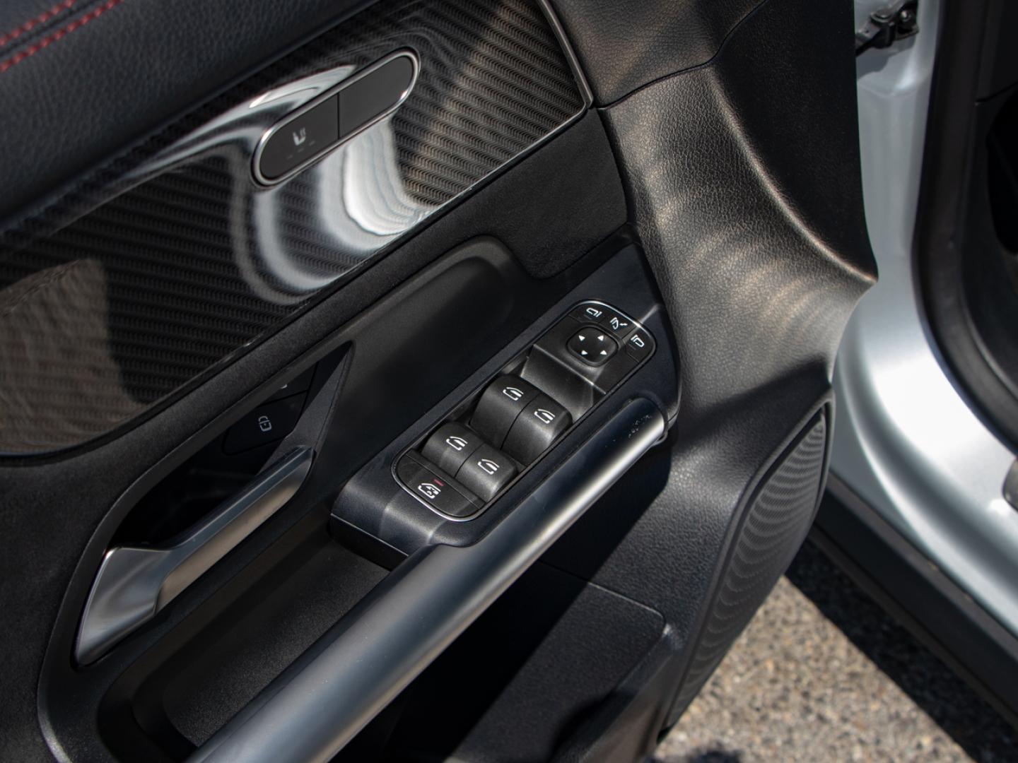 Image MERCEDES-BENZ GLA 250 e 218ch AMG Line 8G-DCT