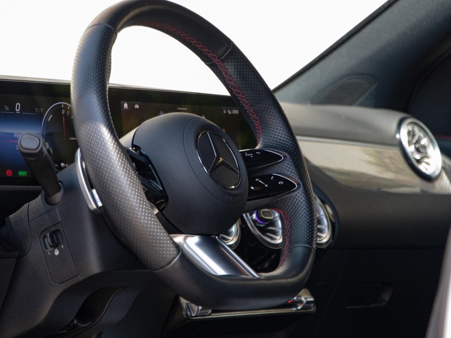 Image MERCEDES-BENZ GLA 250 e 218ch AMG Line 8G-DCT