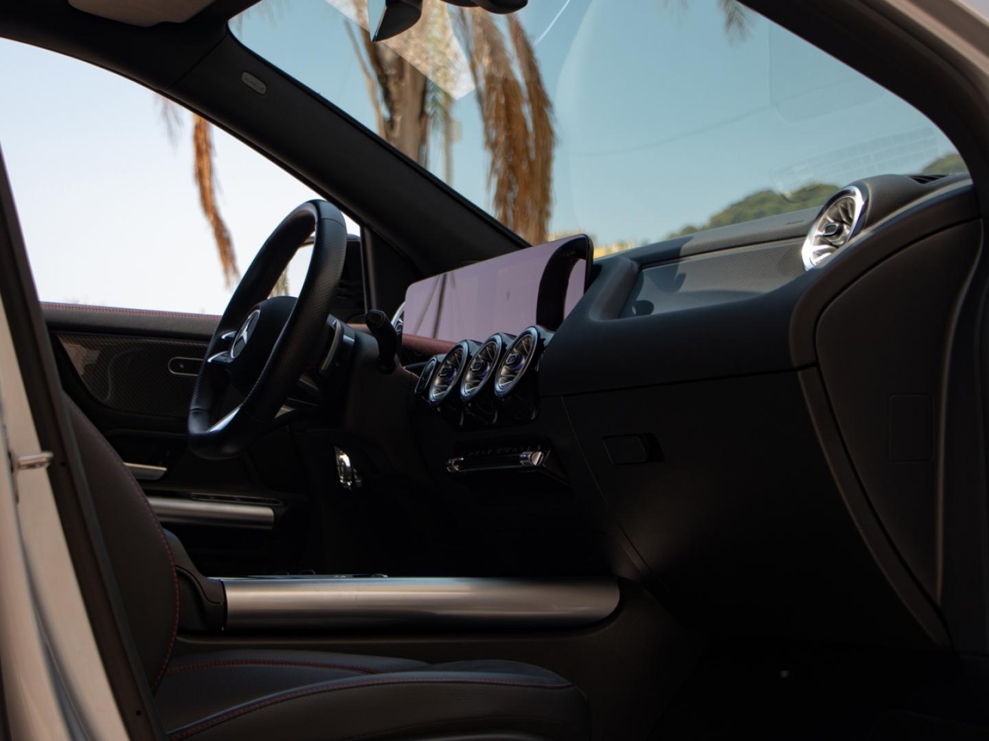 Image MERCEDES-BENZ GLA 250 e 218ch AMG Line 8G-DCT